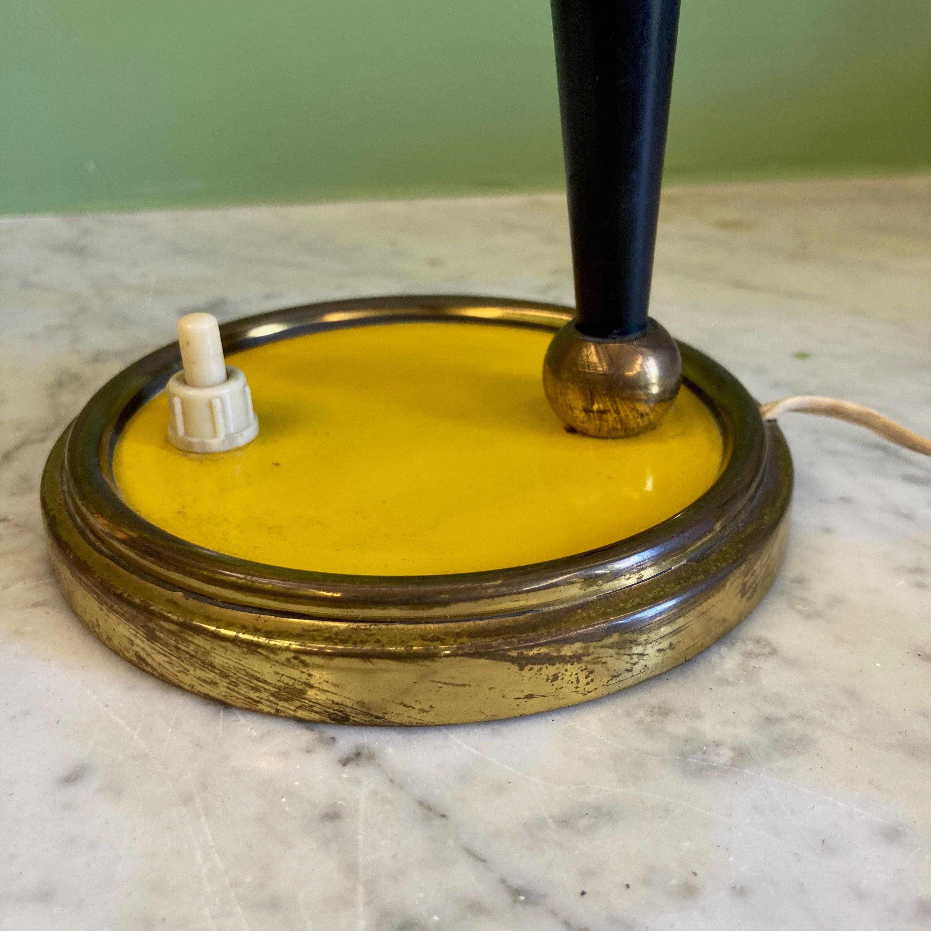 Lampe à poser en métal noir et jaune avec axe en rotule vers 1950