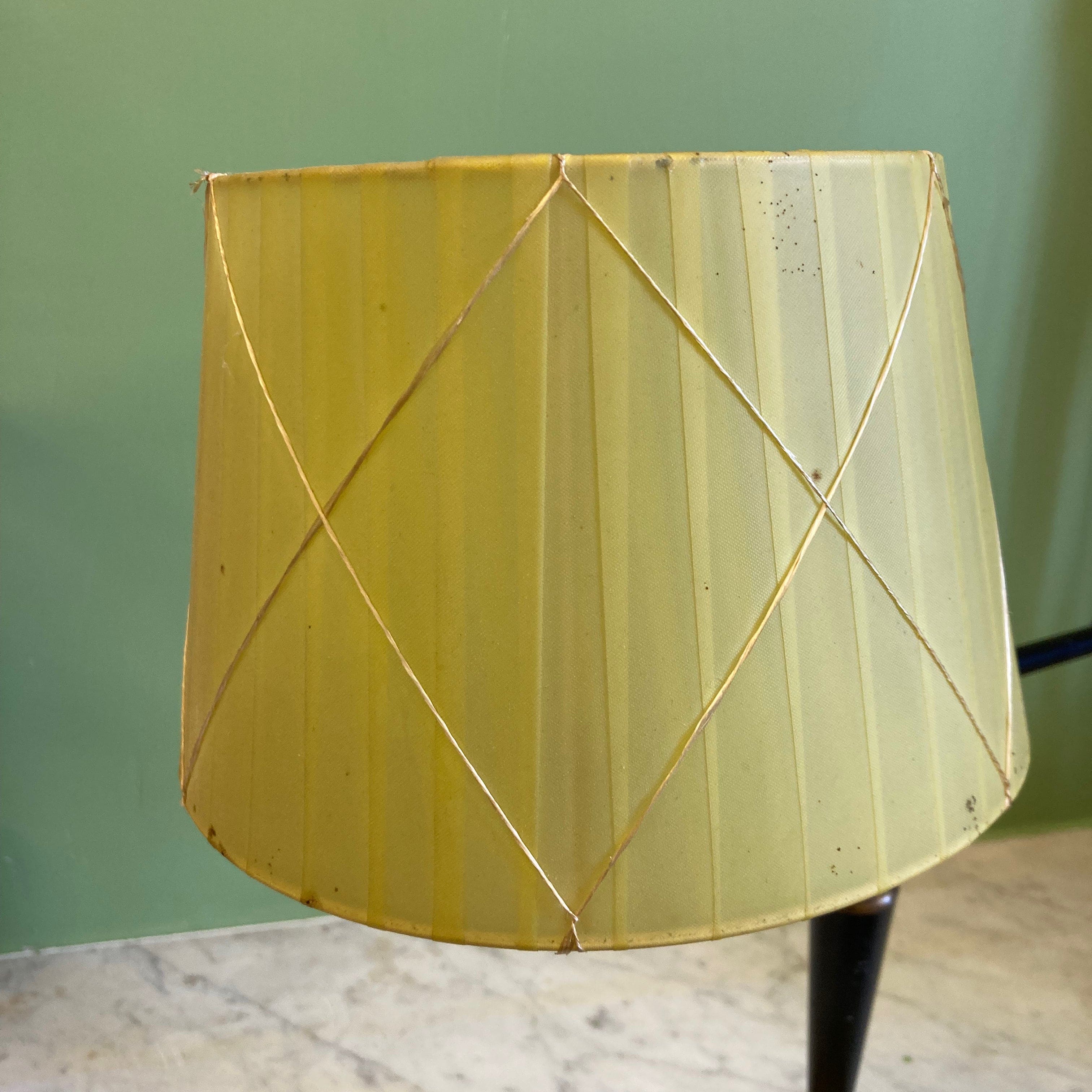 Lampe à poser en métal noir et jaune avec axe en rotule vers 1950