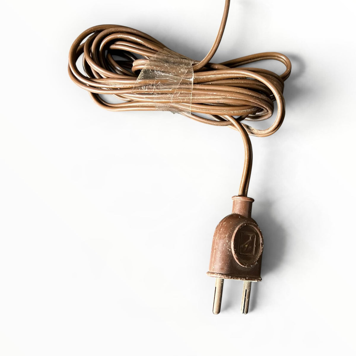 Détail alimentation électrique de la lampe en céramique.