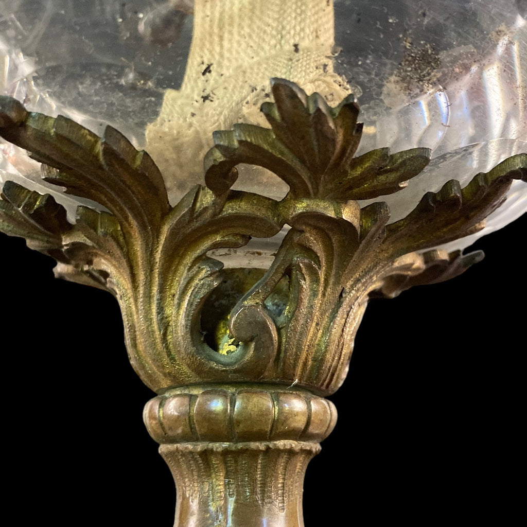 ancienne lampe à pétrole en bronze