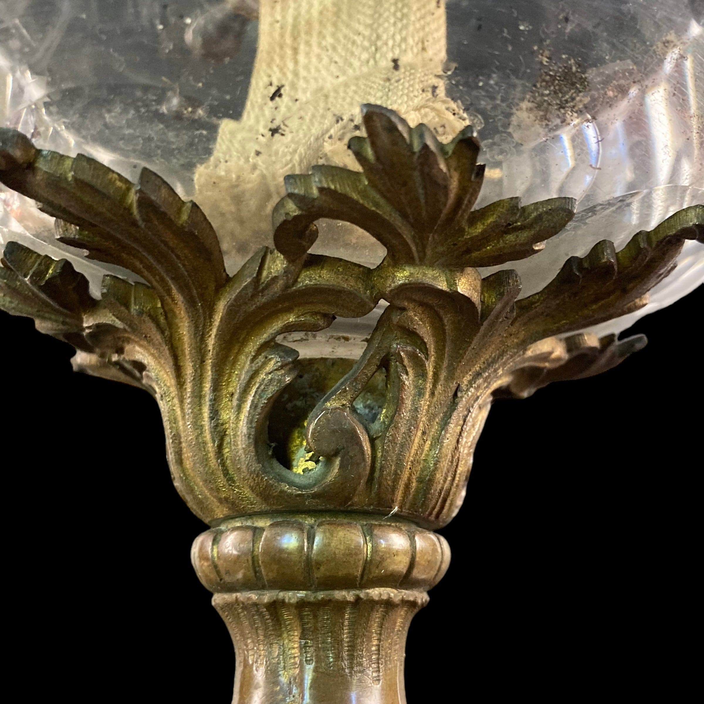 ancienne lampe à pétrole en bronze