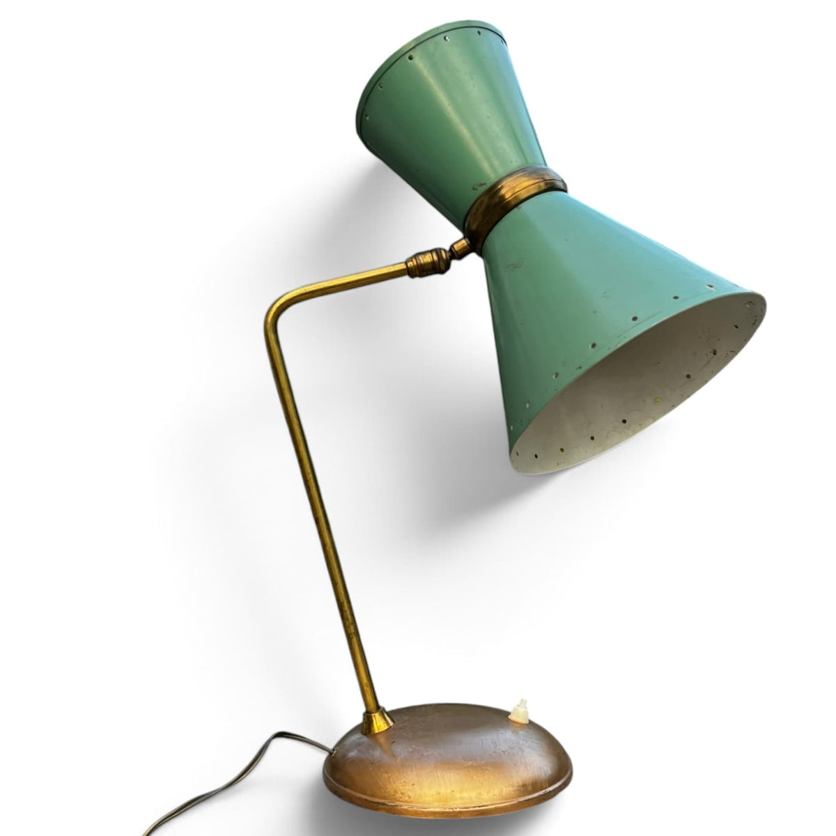 Lampe de bureau Diabolo vintage des années 1950 en laiton et métal laqué vert céladon à double éclairage.
