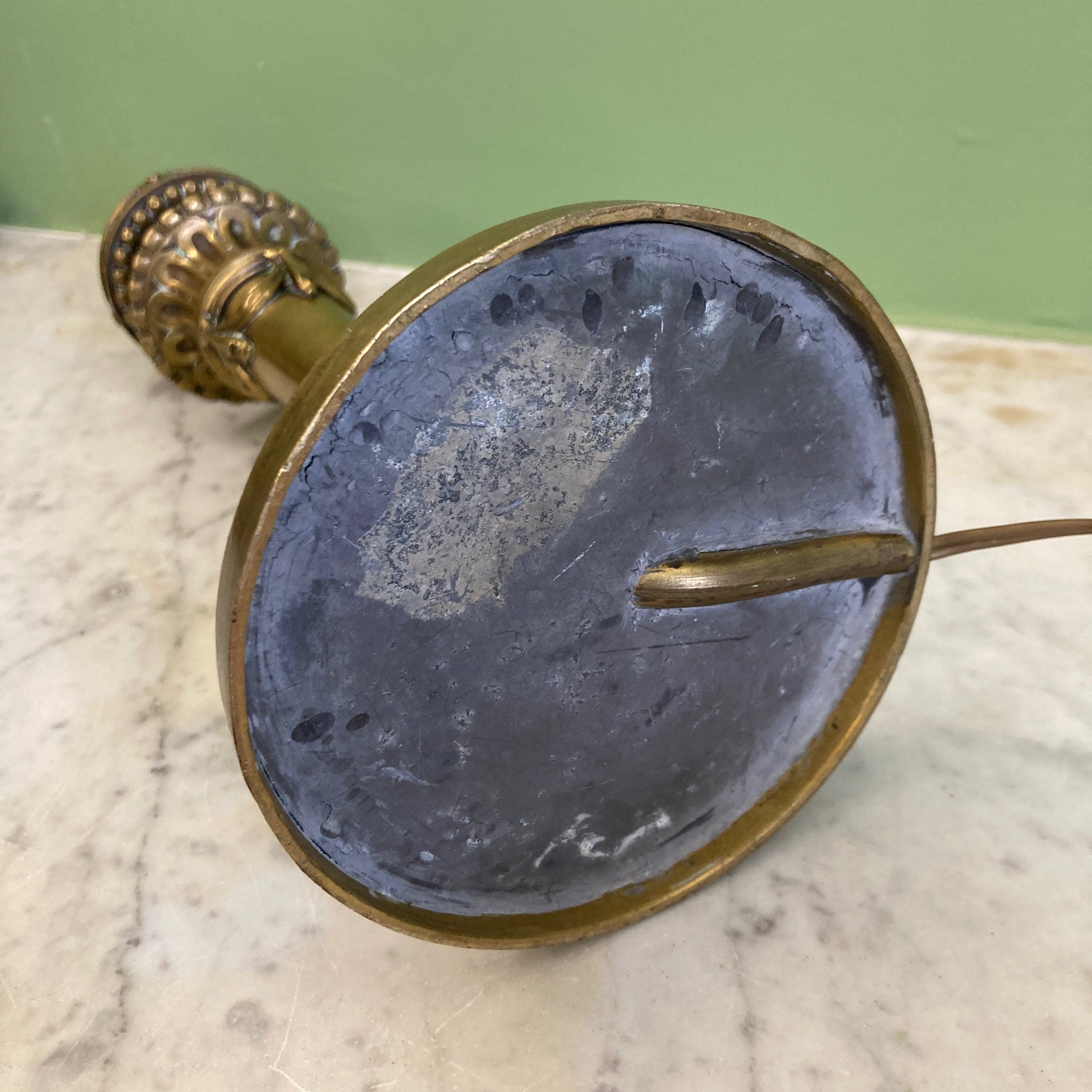 Grand pied de lampe ancien en bronze ornementé.