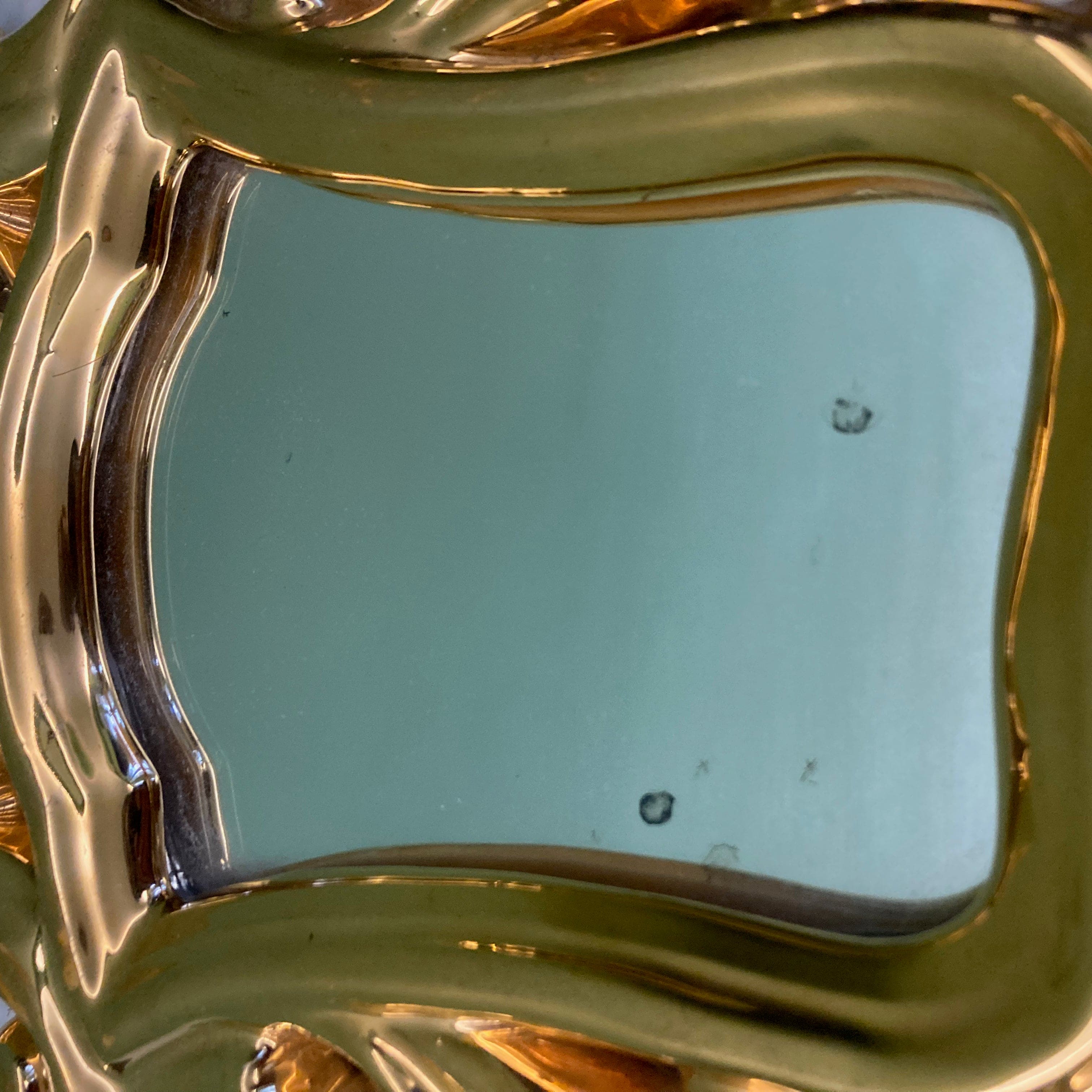 Ancien miroir en céramique dorée par François Lembo