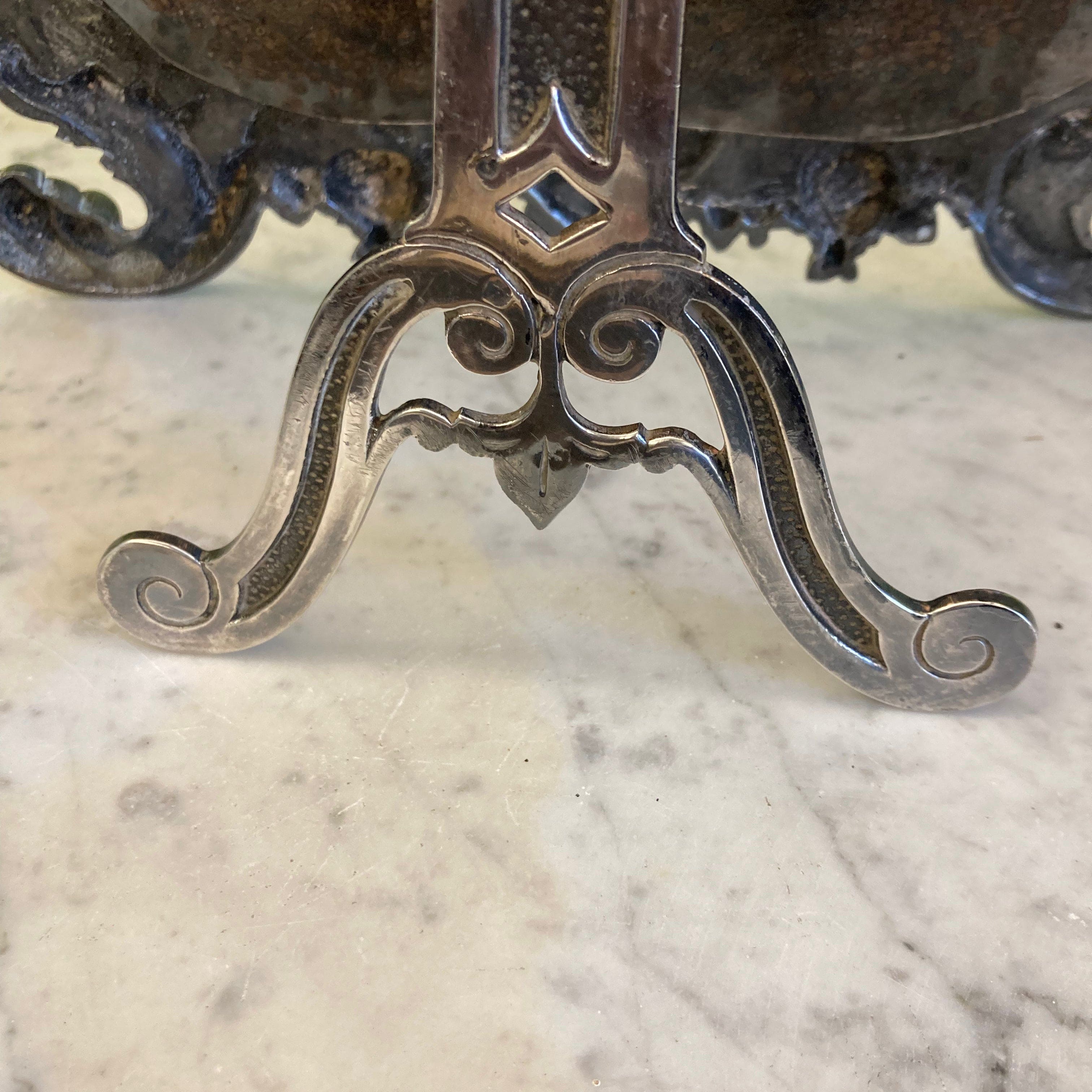 Ancien miroir fin 19e. de style rocaille en bronze argenté