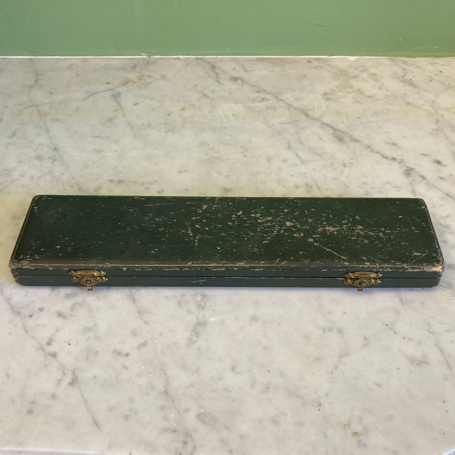 Coupe papier et porte plume art nouveau en coffret vers 1900 à décor de gui