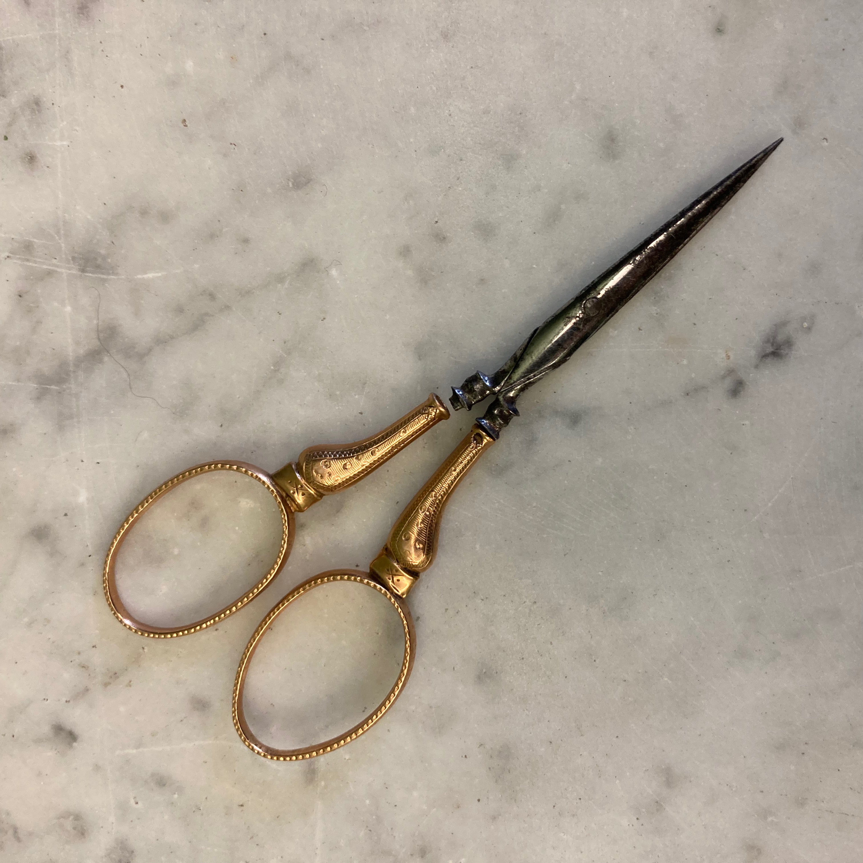 Ancien nécessaire à couture en os avec et or  époque 19ème.