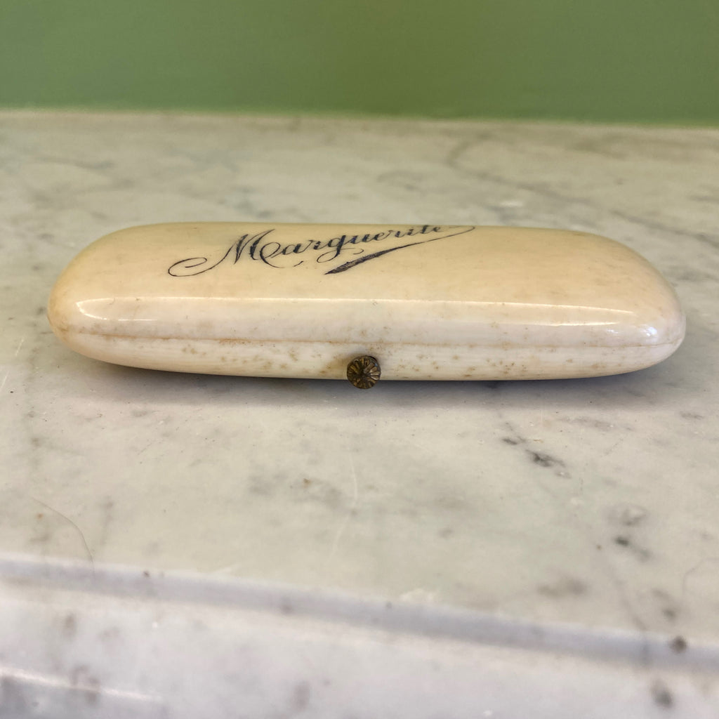 Ancien nécessaire à couture en os avec et or  époque 19ème.