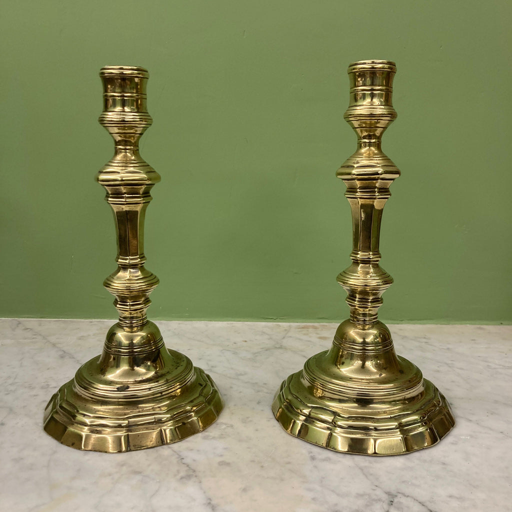 Paire de bougeoirs en bronze 18ème siècle.