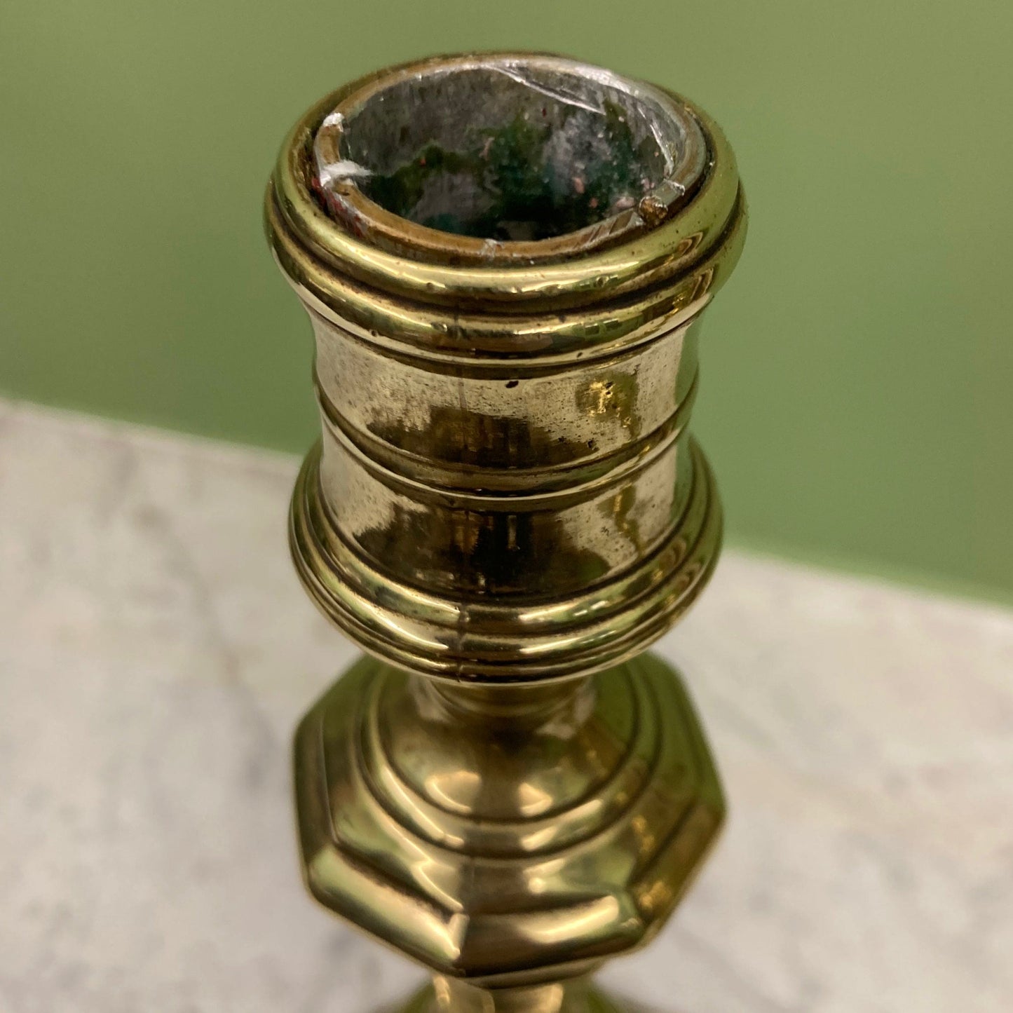 Paire de bougeoirs en bronze 18ème siècle.