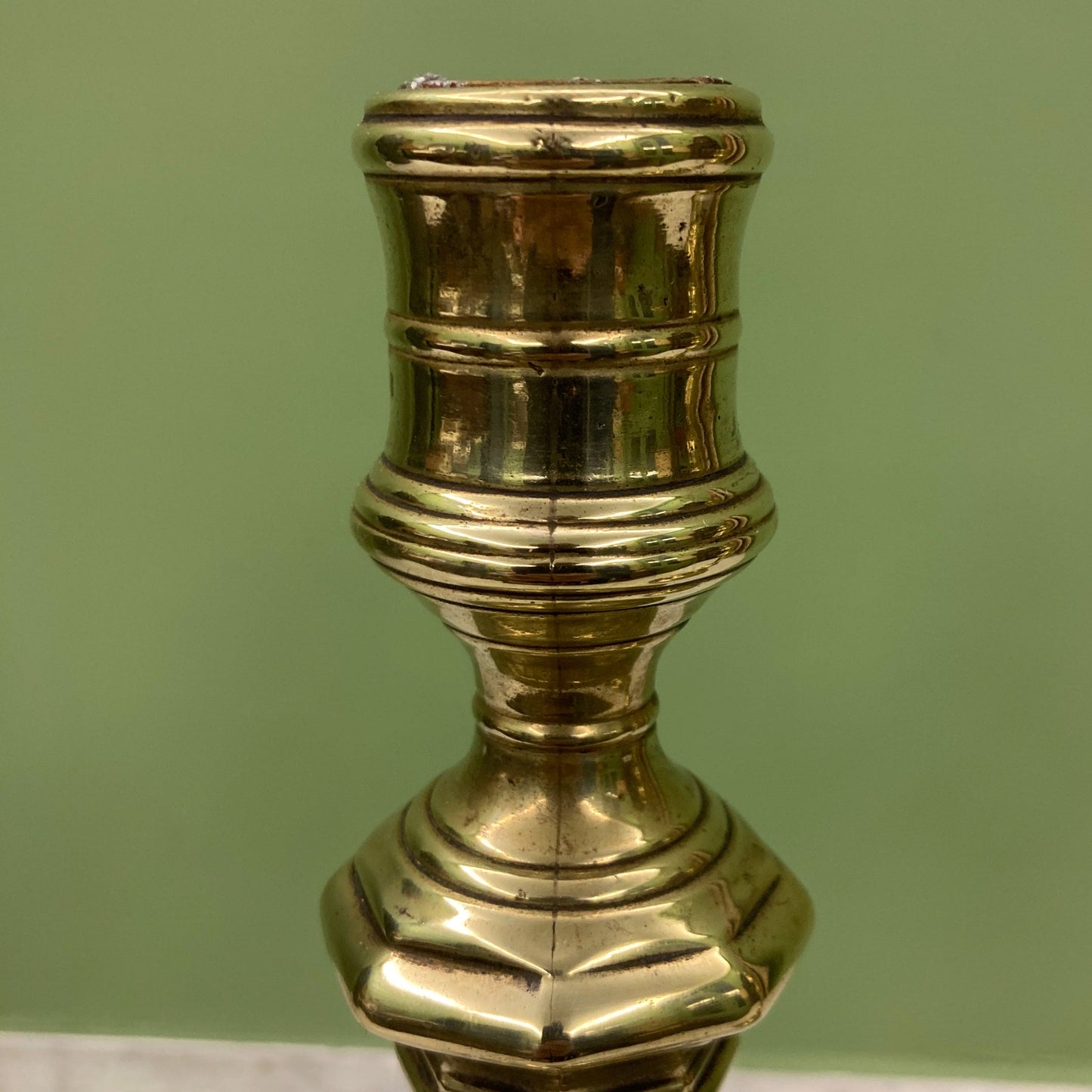 Paire de bougeoirs en bronze 18ème siècle.