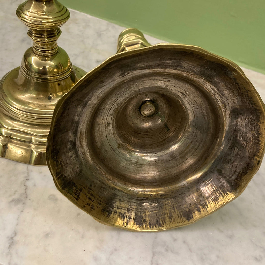 Paire de bougeoirs en bronze 18ème siècle.