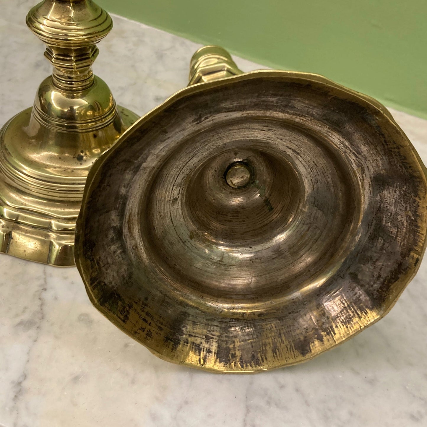 Paire de bougeoirs en bronze 18ème siècle.