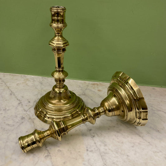 Paire de bougeoirs en bronze 18ème siècle.