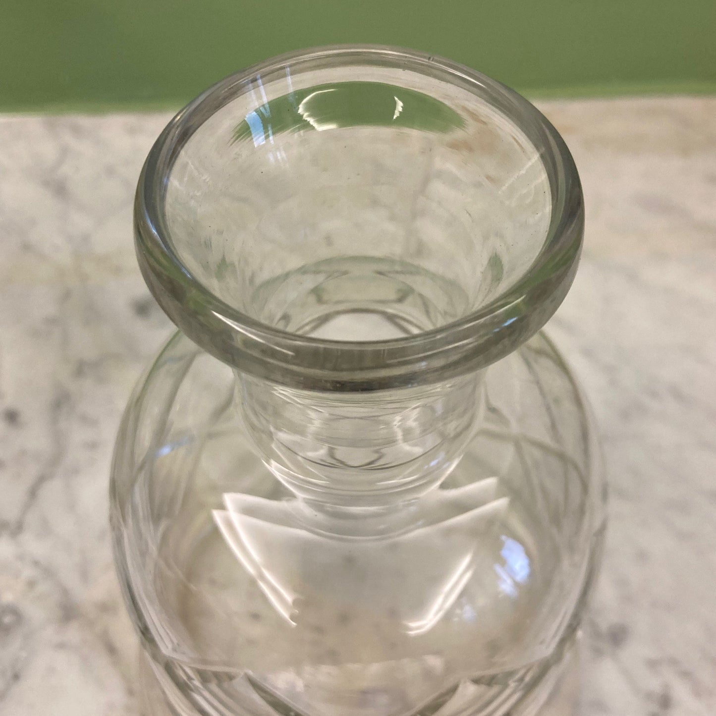 Paire de carafes en cristal taillé de Baccarat