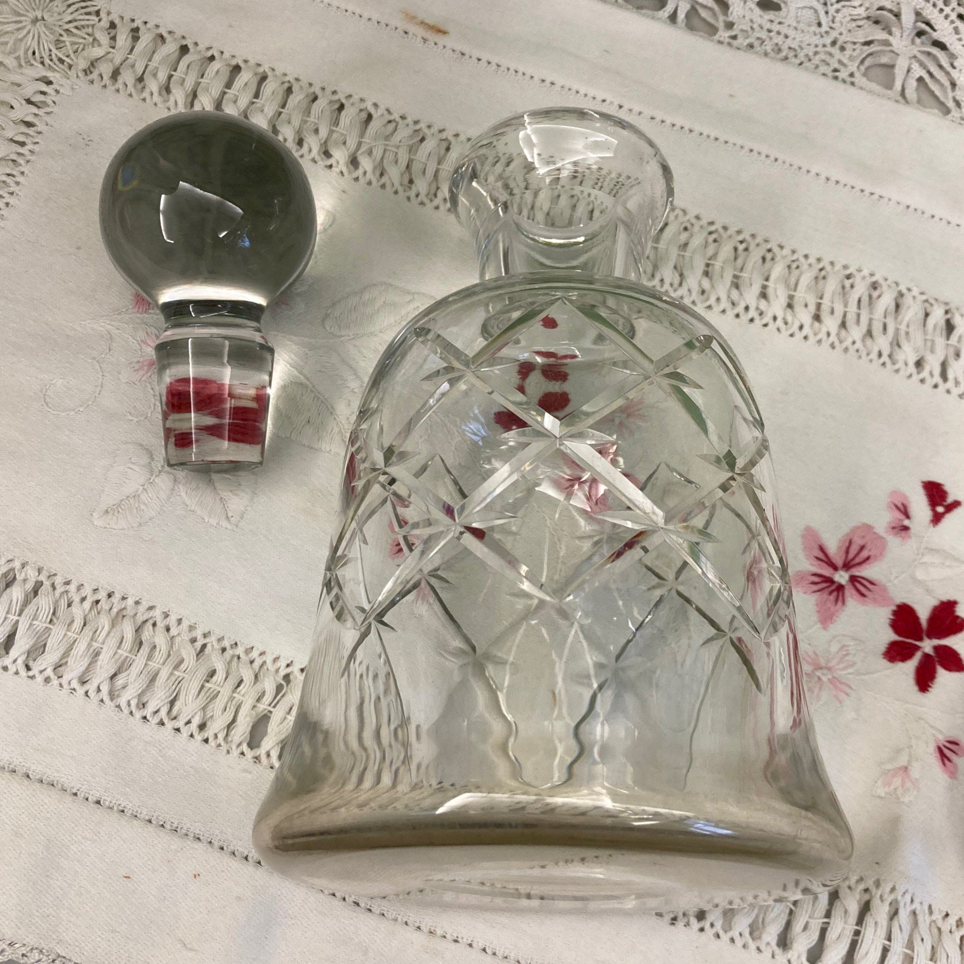 Paire de carafes en cristal taillé de Baccarat
