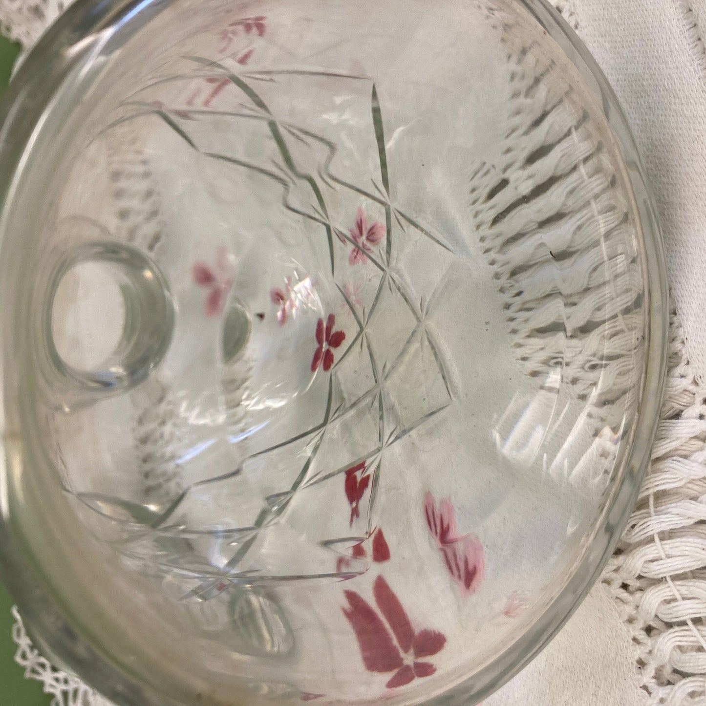 バカラ クリスタル製の美しいペアのカラフ タイユ・ビゾー クロワゼ | デキャンタ―