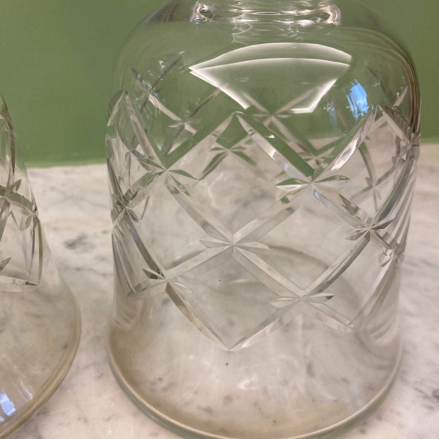 Paire de carafes en cristal taillé de Baccarat