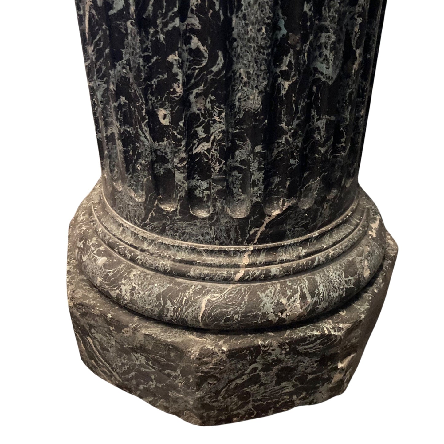 黒と緑のスカリオーレ柱のペア、19 世紀。