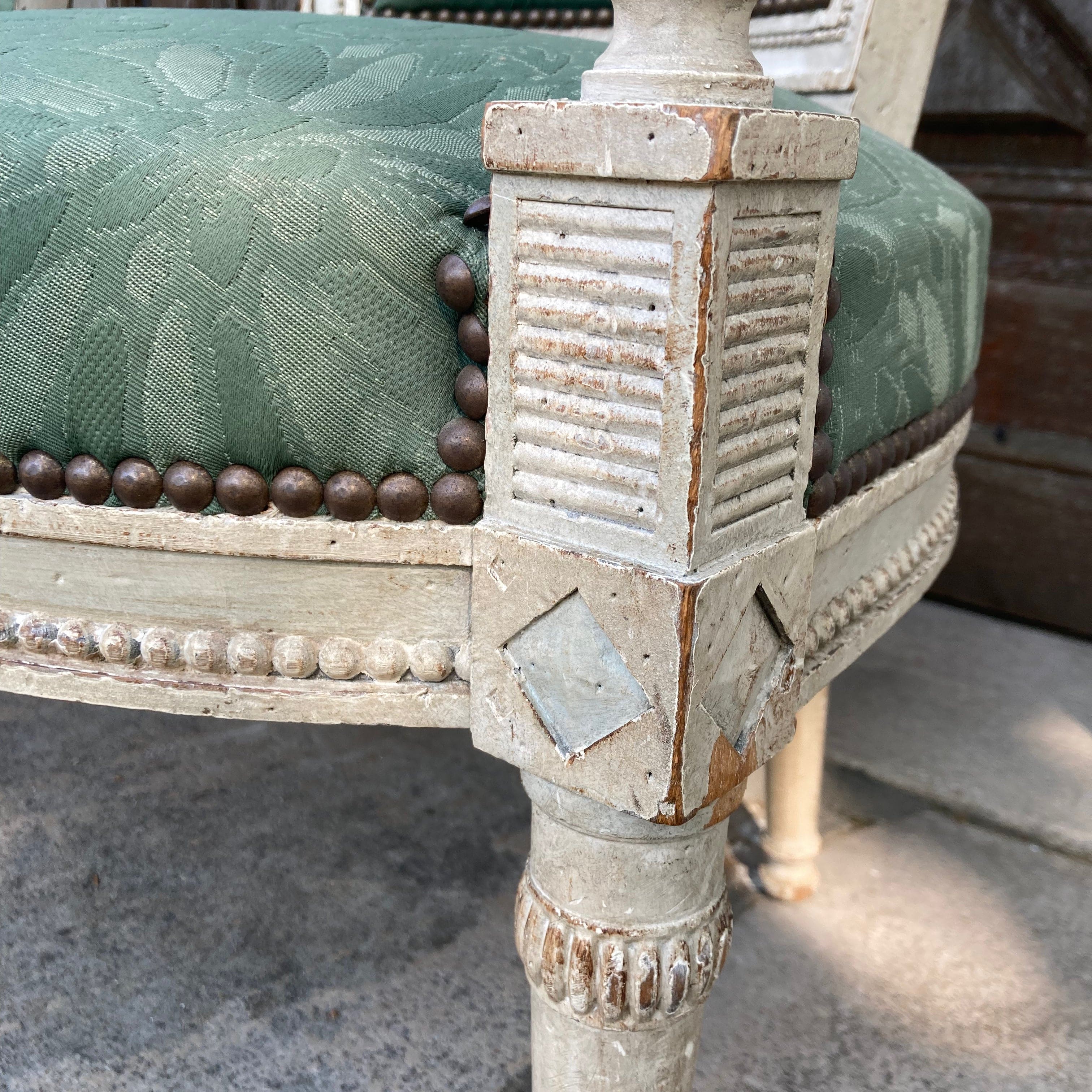 Paire de fauteuils en bois laqué d' époque Directoire