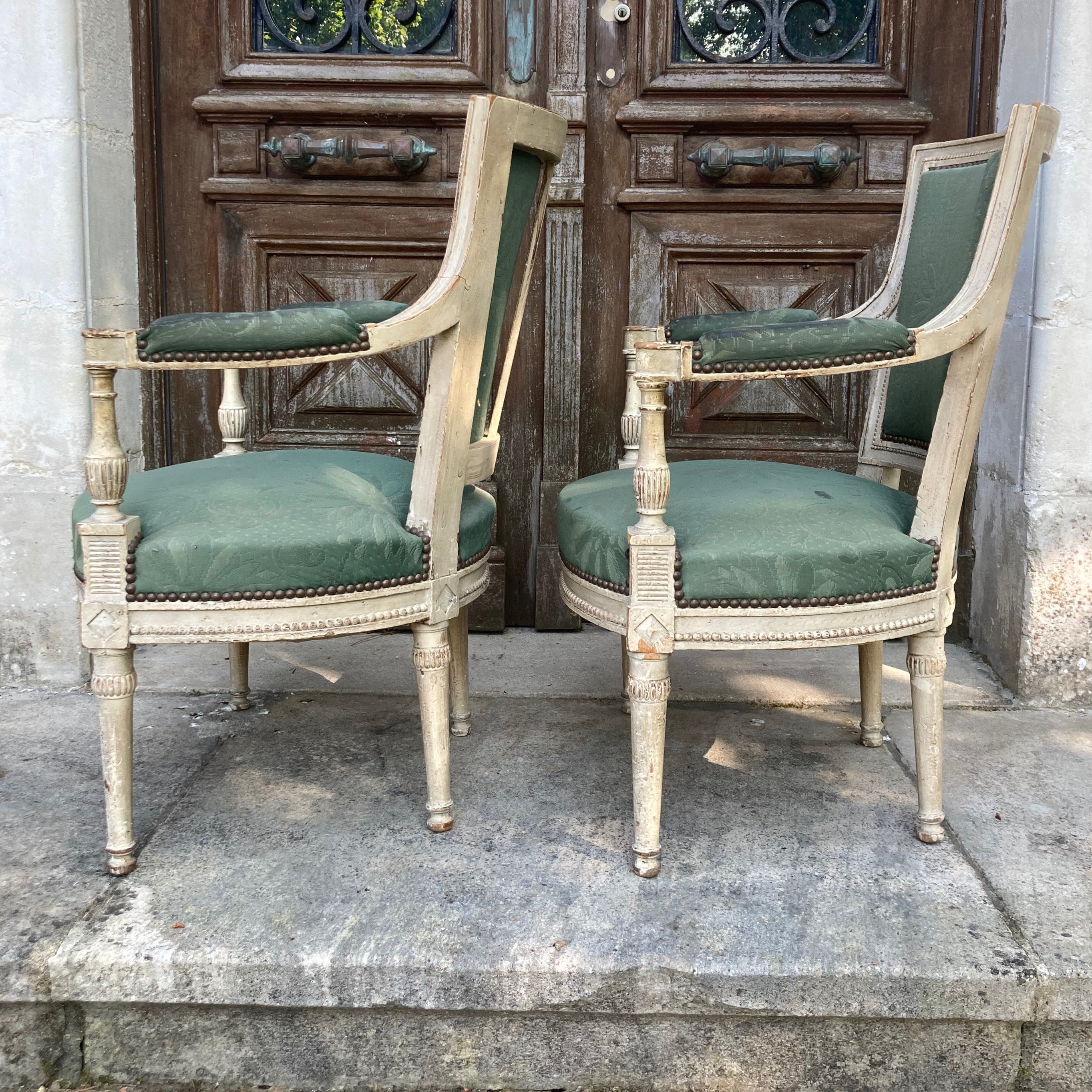 Paire de fauteuils en bois laqué d' époque Directoire