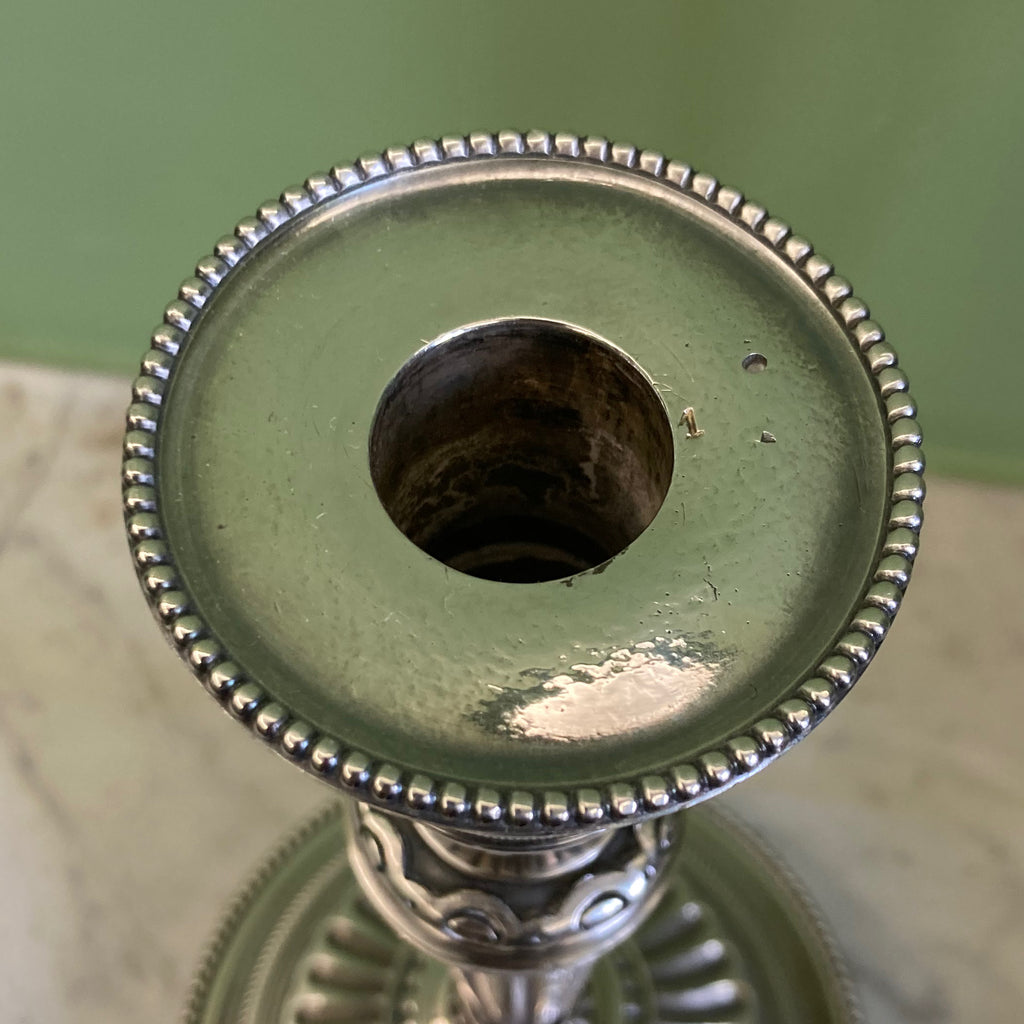 Paire de bougeoirs en bronze argenté signé Voisenet