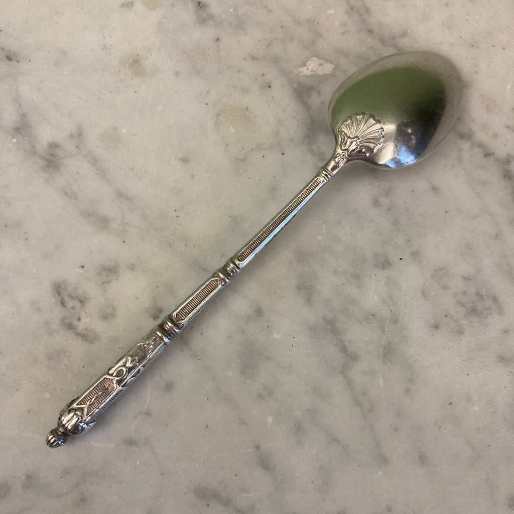 12 petites cuillères en métal argenté avec les manches à la Russe.