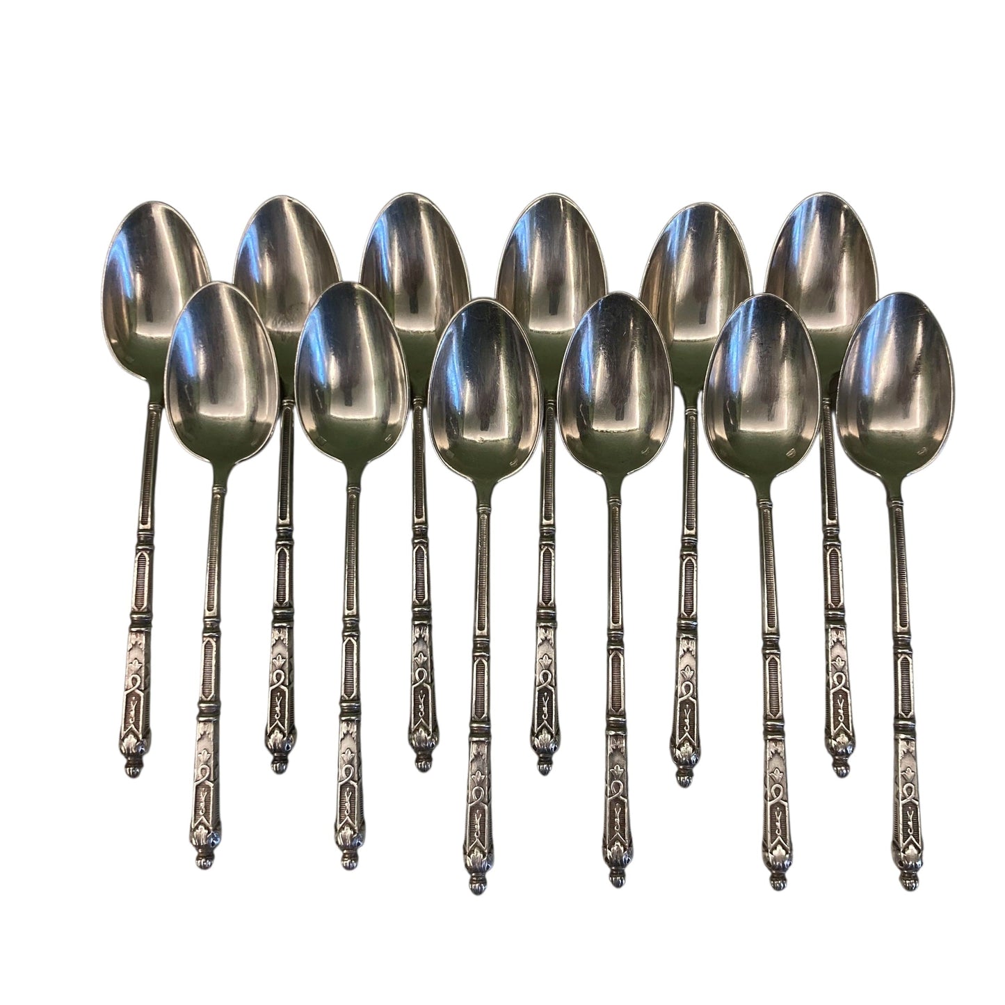 12 petites cuillères en métal argenté avec les manches à la Russe.
