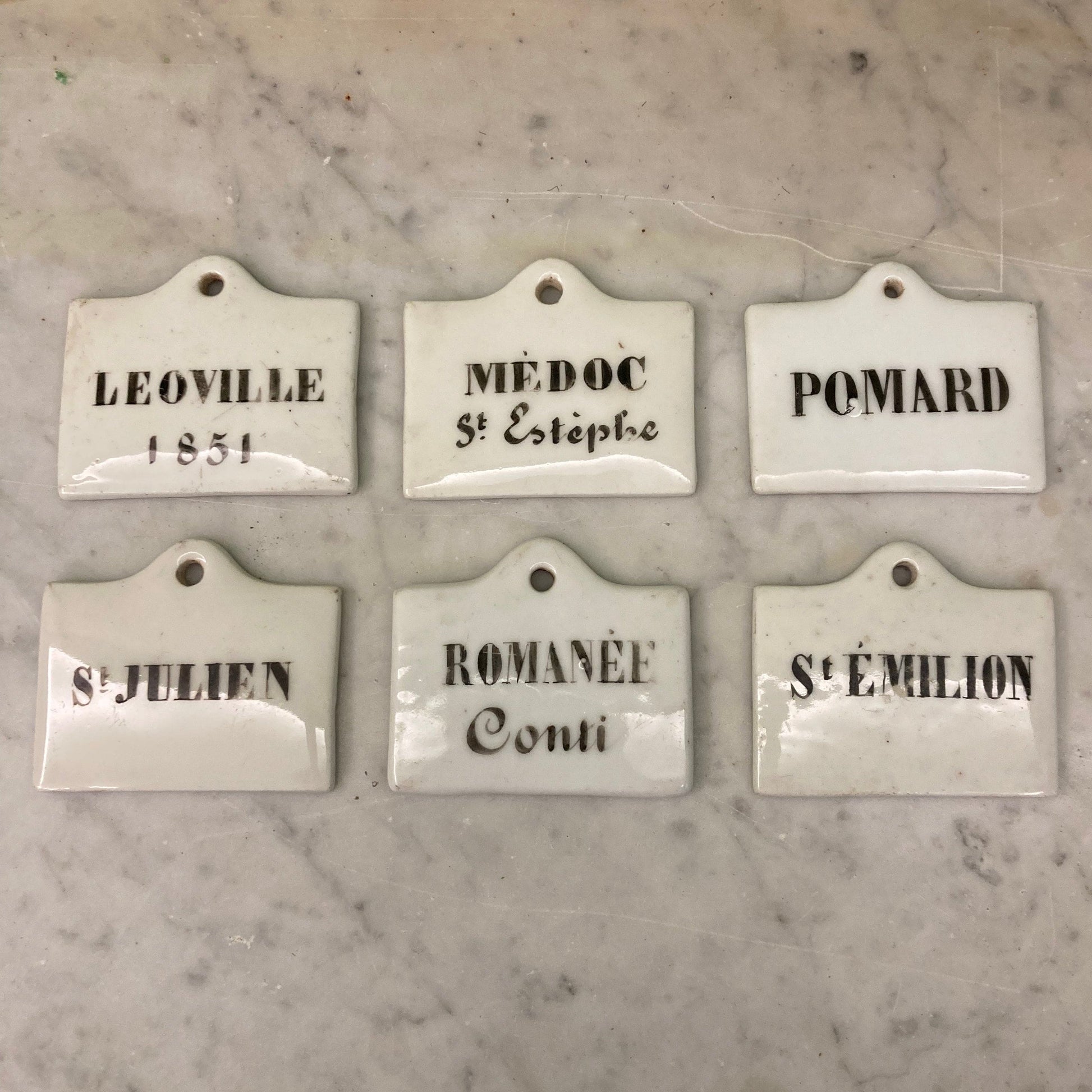 6 plaques pour cave à vins en porcelaine  du 19ème siècle