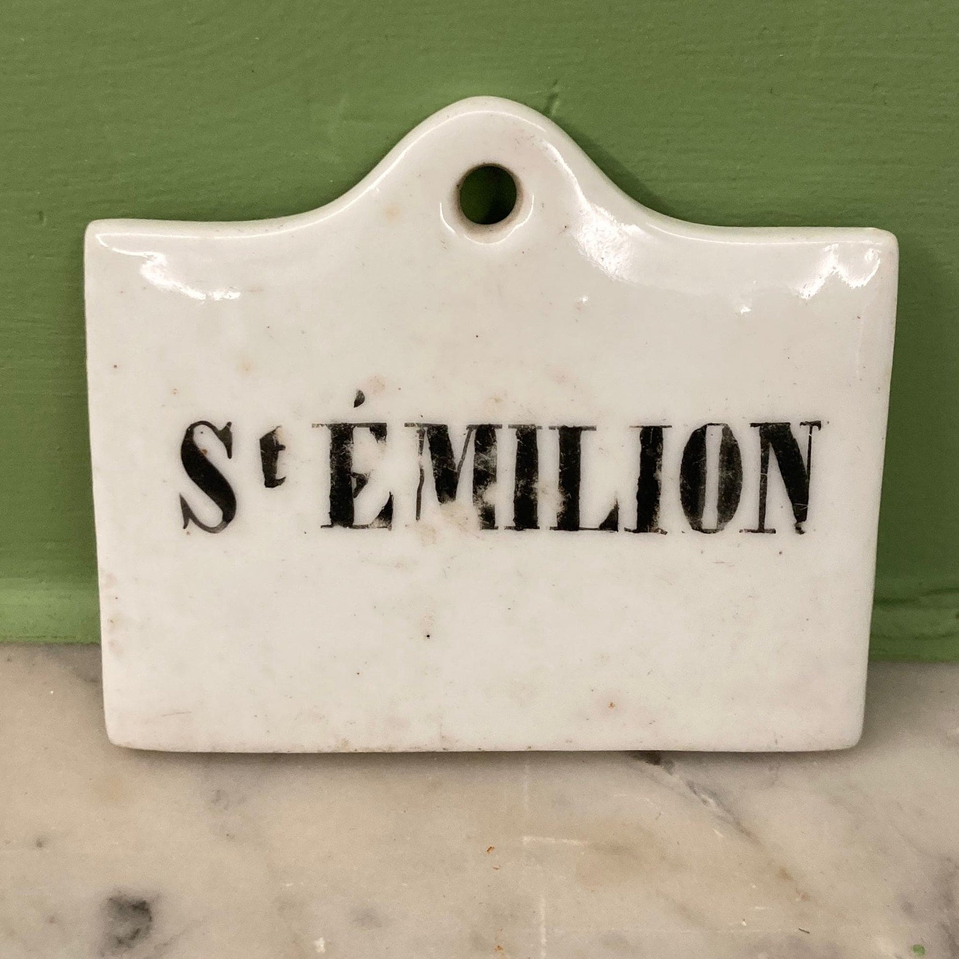 Saint-émilion: étiquette pour cave à vin en  porcelaine  du 19ème siècle