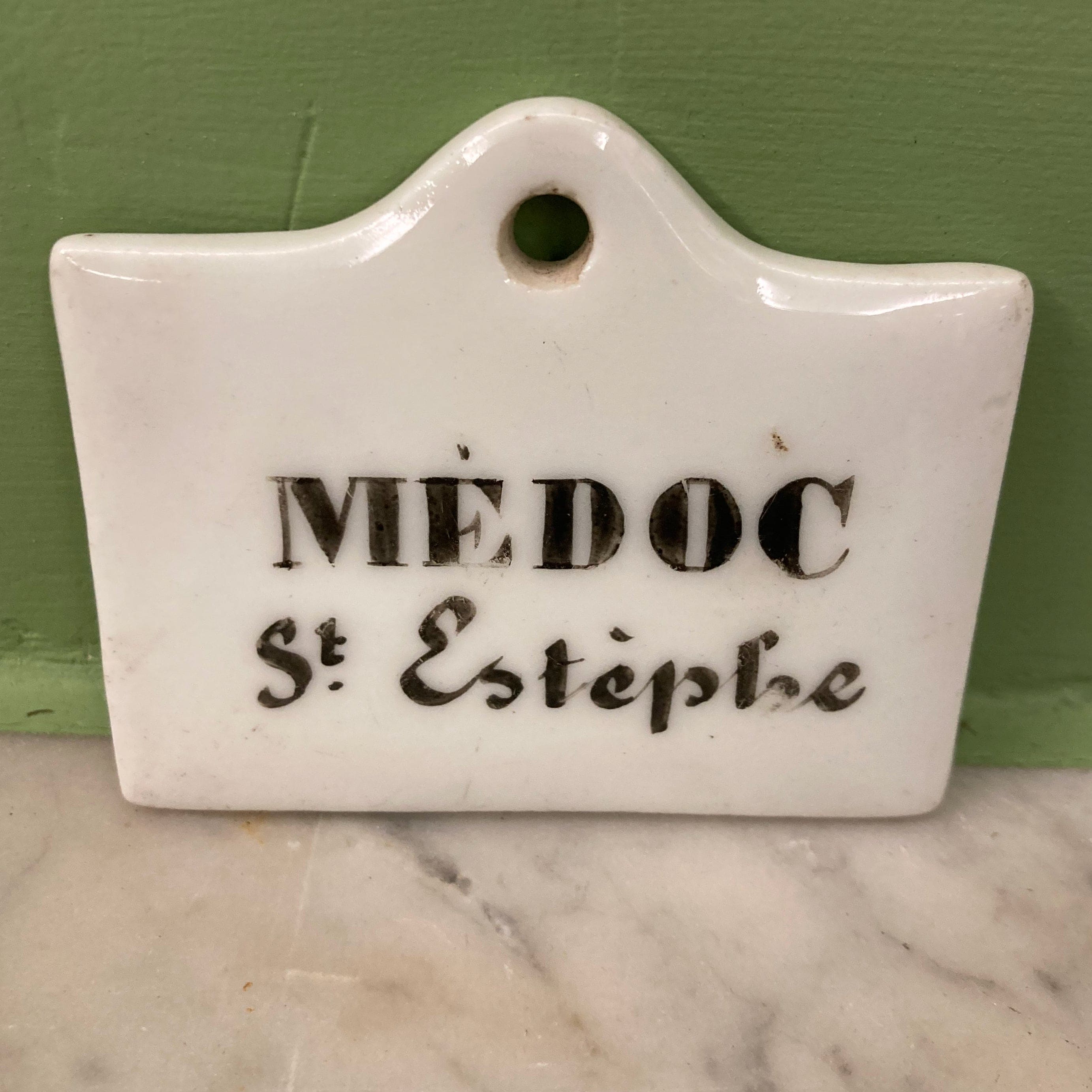 Médoc Saint-estèphe: étiquette pour cave à vin en  porcelaine  du 19ème siècle