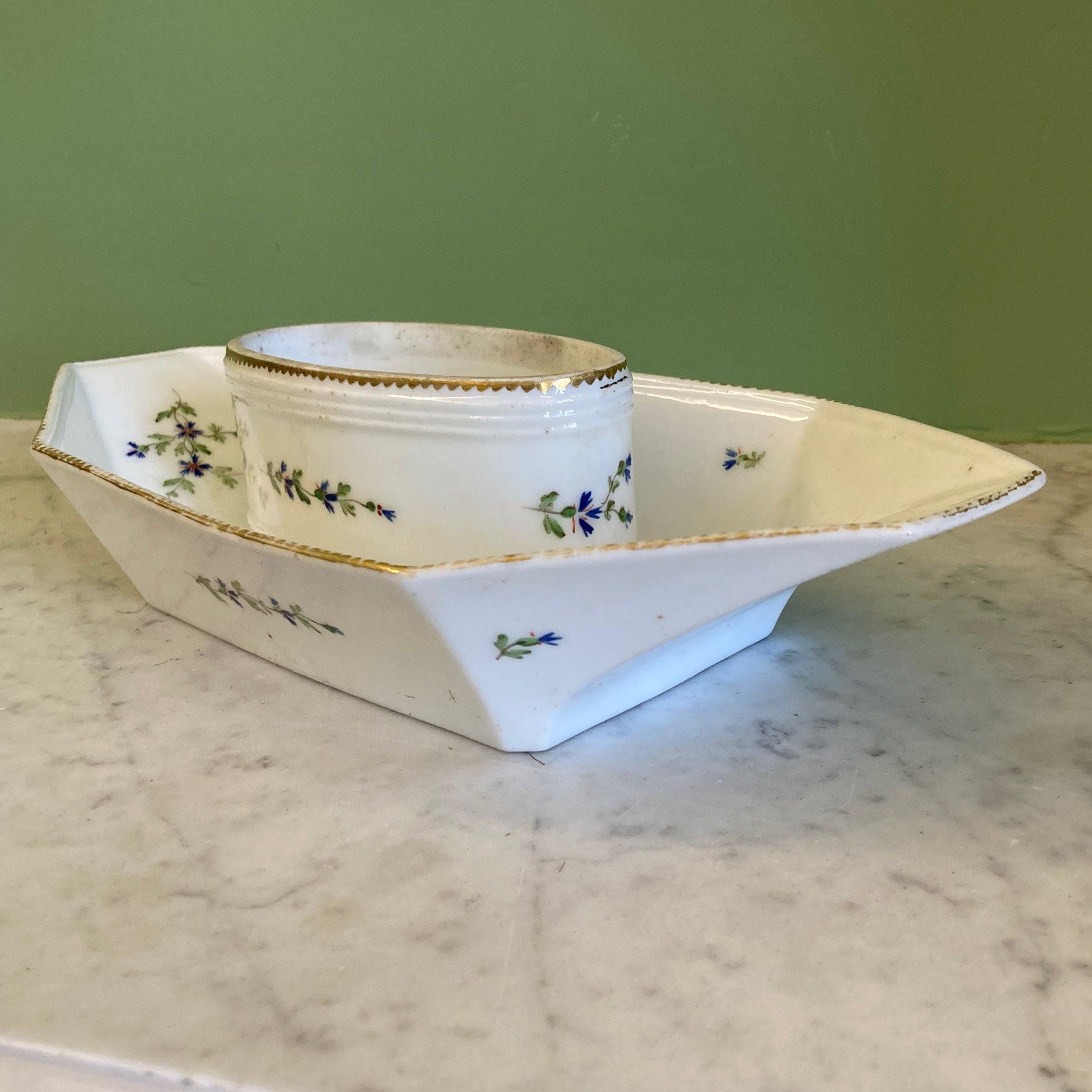 Beurrier en porcelaine de Bordeaux 18ème. Verneuilh