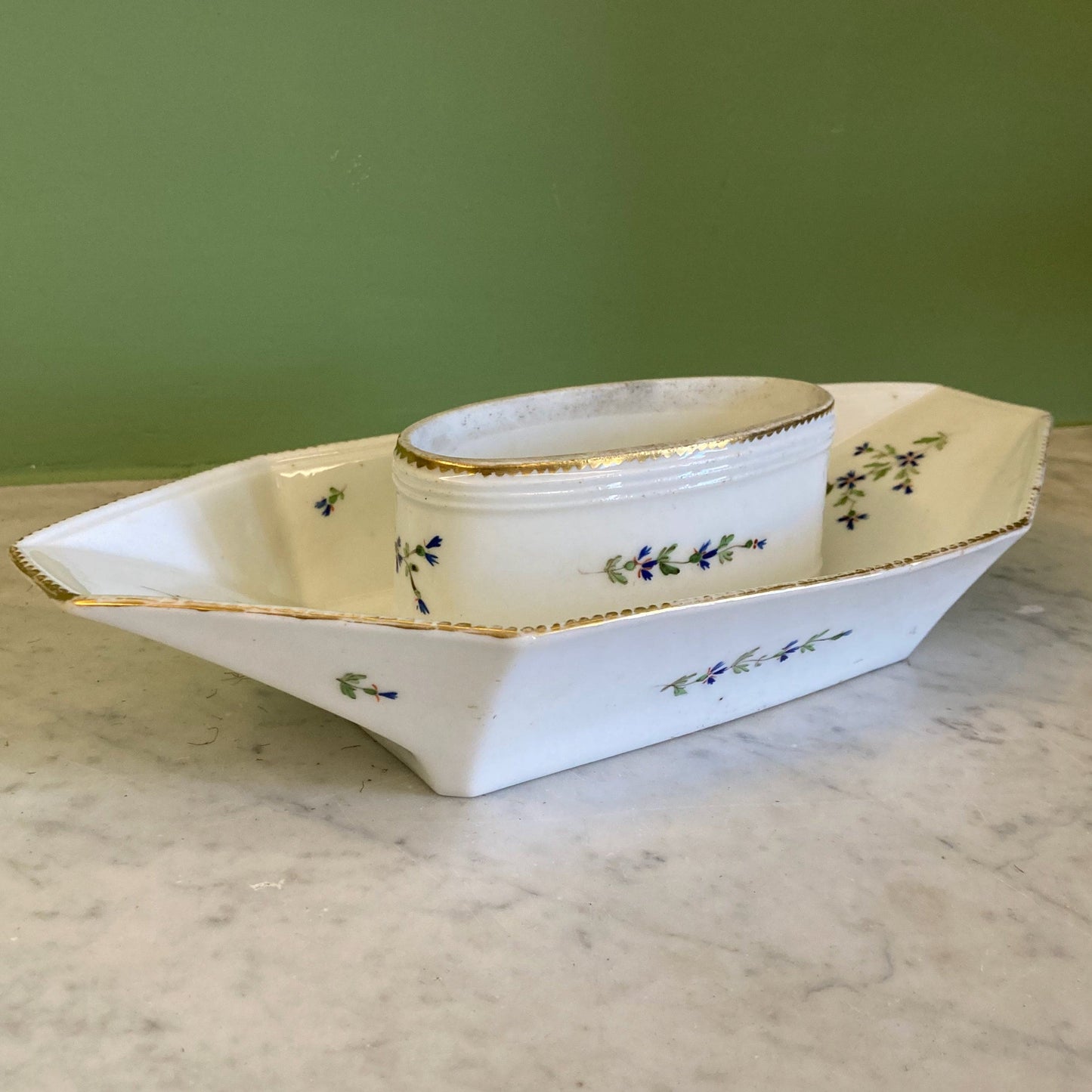 Beurrier en porcelaine de Bordeaux 18ème. Verneuilh