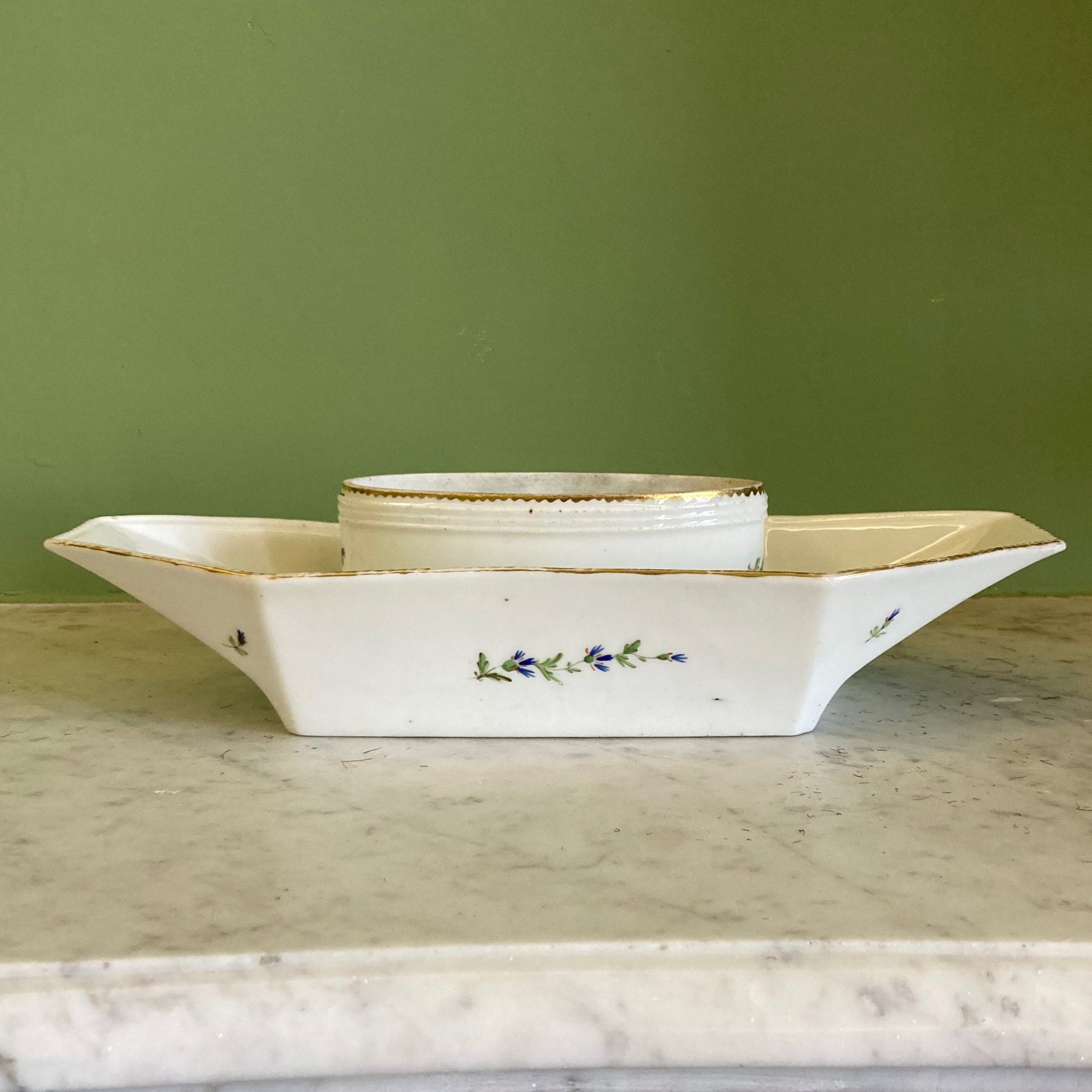 Beurrier en porcelaine de Bordeaux 18ème. Verneuilh