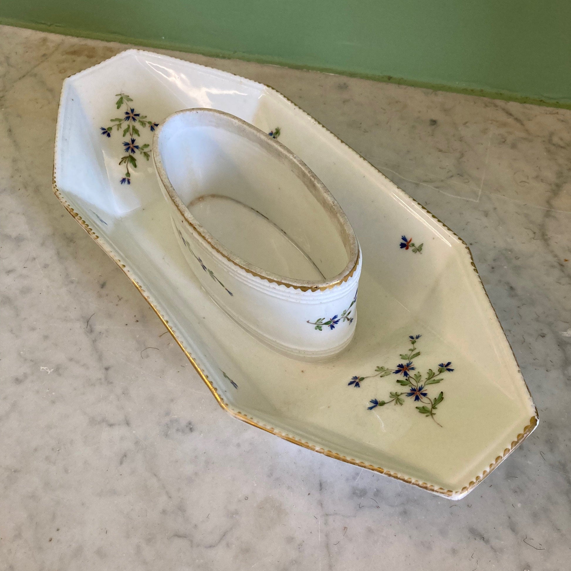 Beurrier en porcelaine de Bordeaux 18ème. Verneuilh