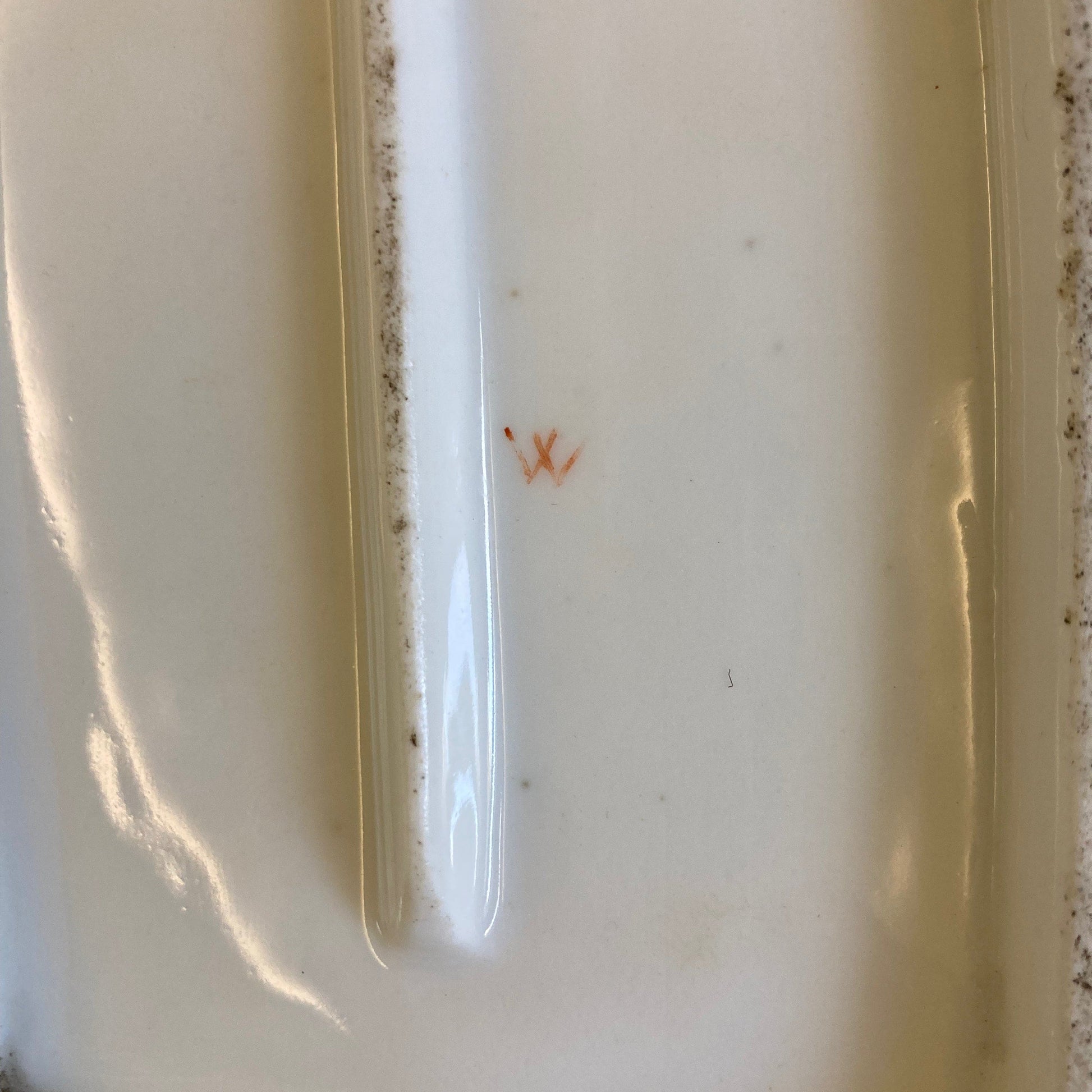 Beurrier en porcelaine de Bordeaux 18ème. Verneuilh