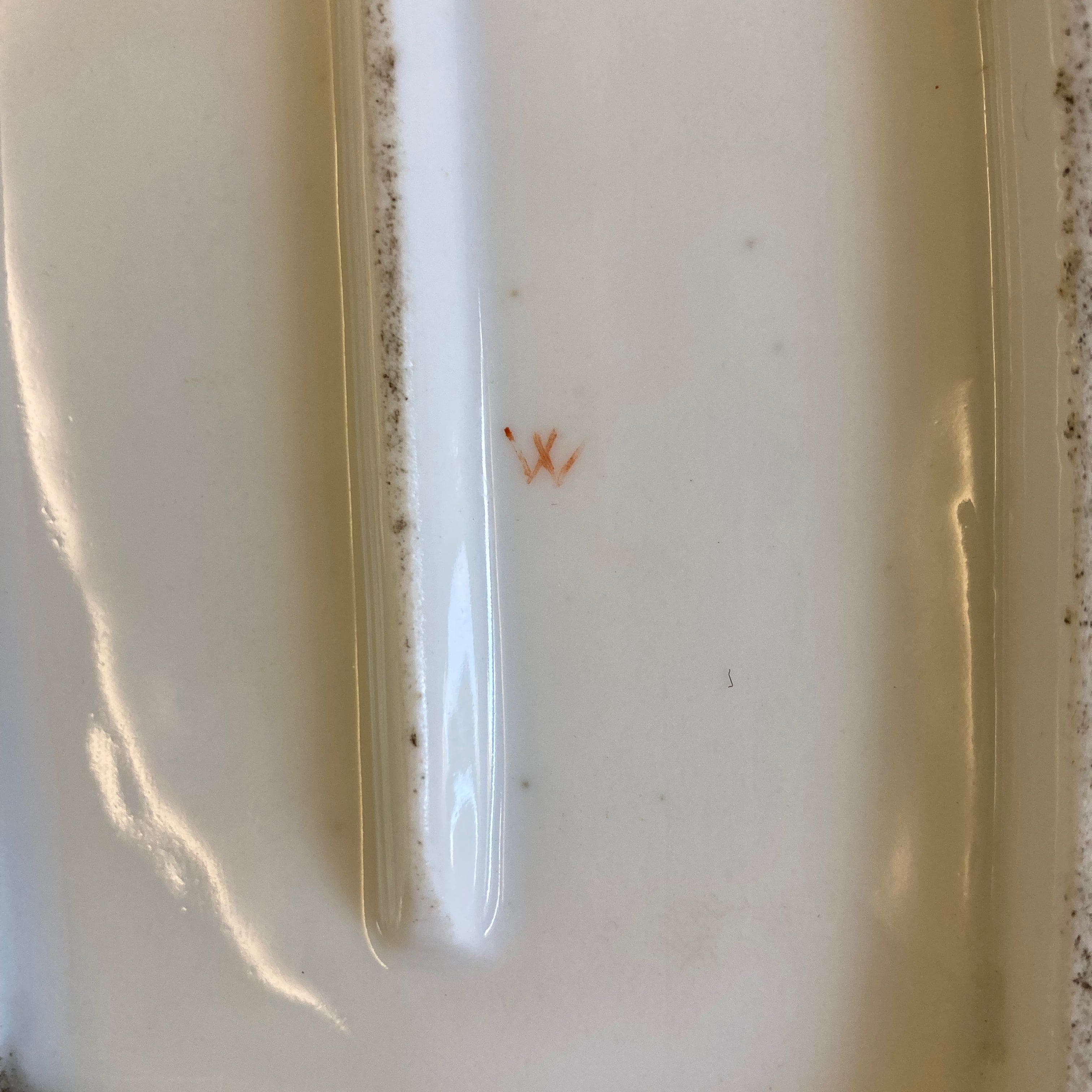 Beurrier en porcelaine de Bordeaux 18ème. Verneuilh