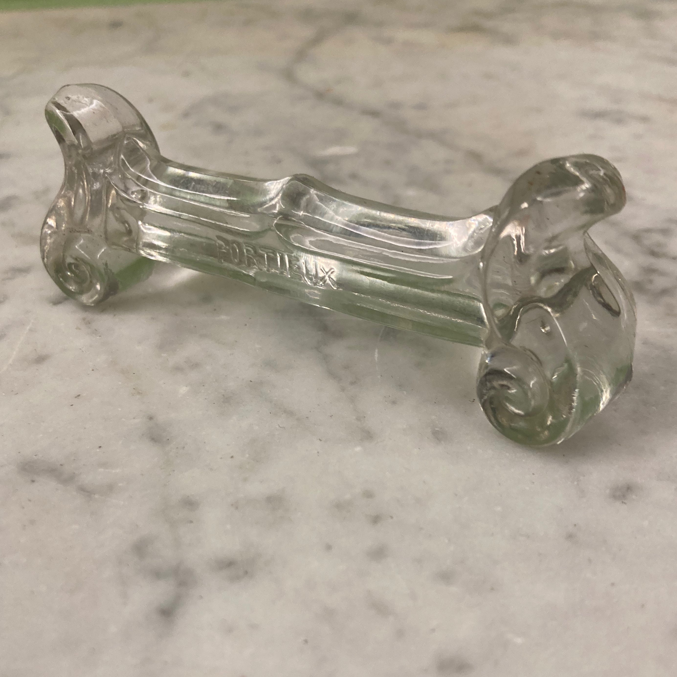 Série de 7 porte-couteaux en cristal moulé de Portieux