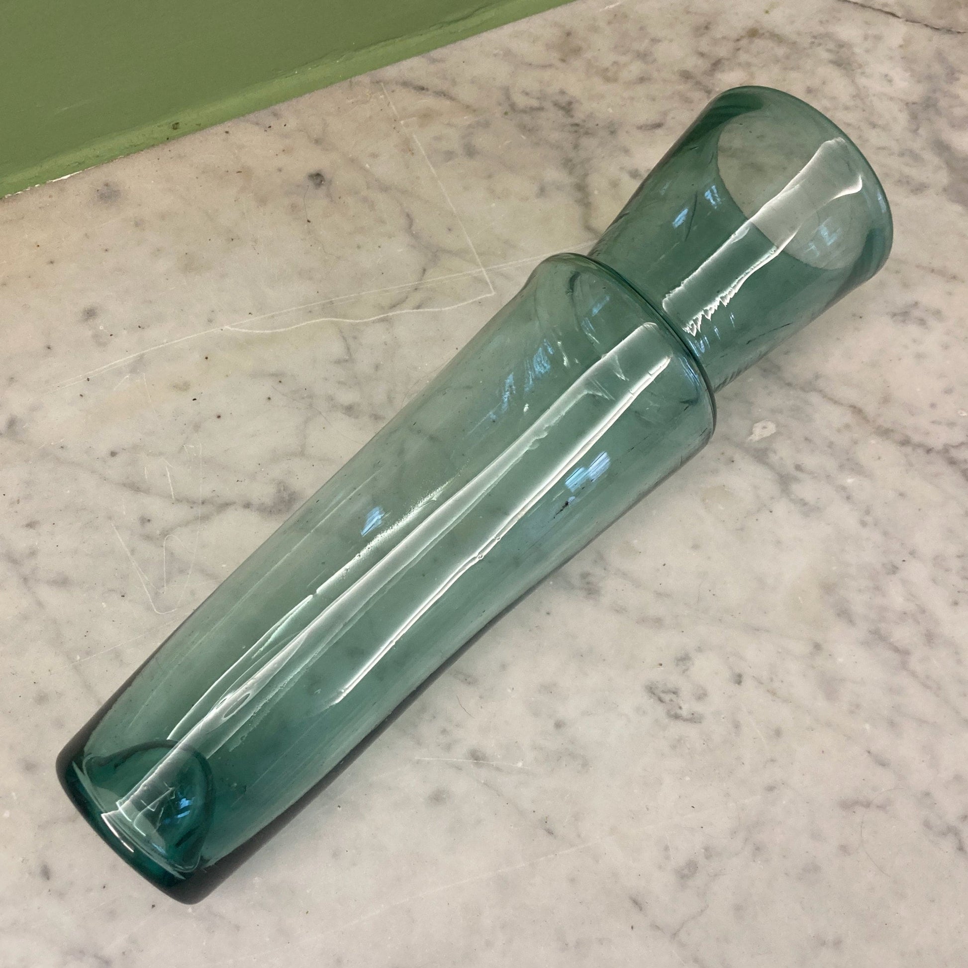 Ancien pot  à conserves fin XVIIIème en verre soufflé de forme conique.