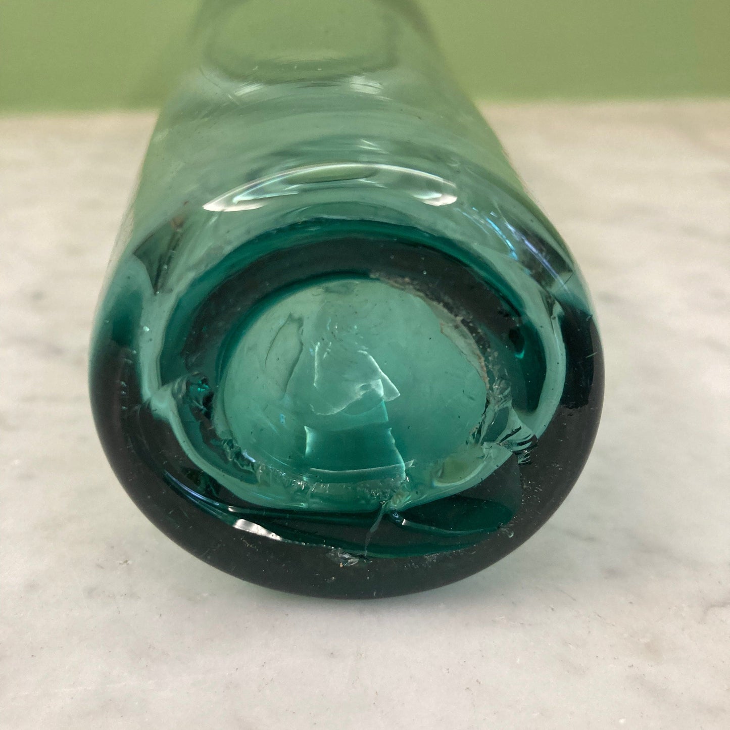 Ancien pot  à conserves fin XVIIIème en verre soufflé de forme conique.