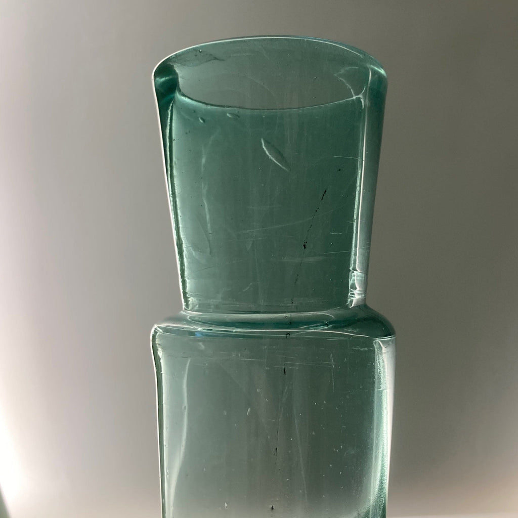 Ancien pot  à conserves fin XVIIIème en verre soufflé de forme conique.