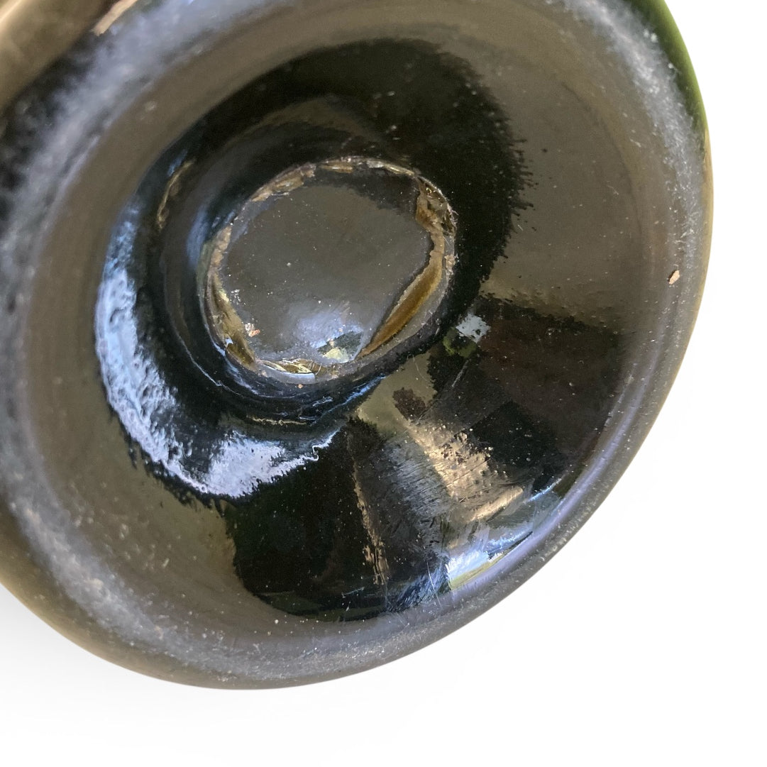 Ancien pot à cornichon en verre soufflé.