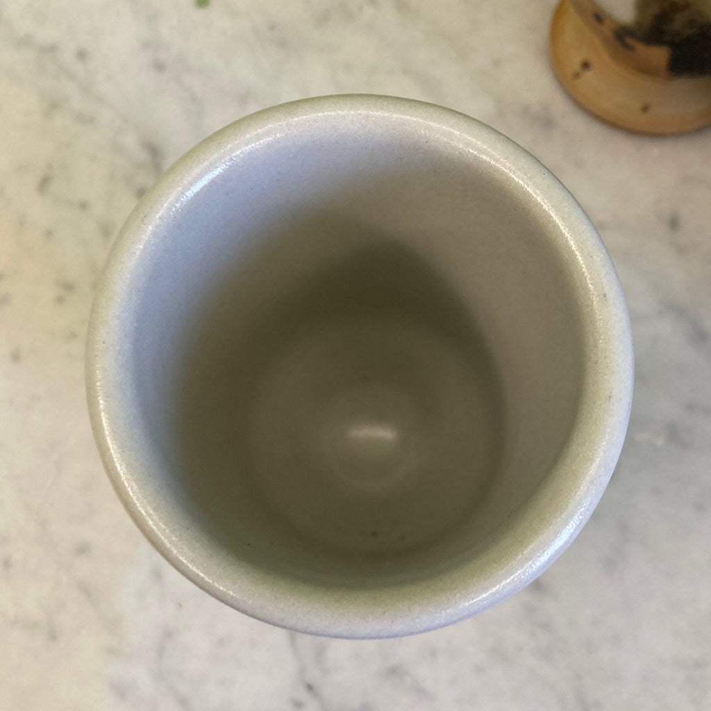 12 tasses en grès émaillé de la Poterie de la Colombe par  Madeleine Brault