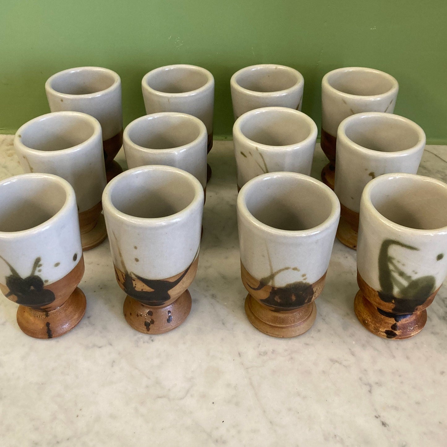 12 tasses en grès émaillé de la Poterie de la Colombe par  Madeleine Brault