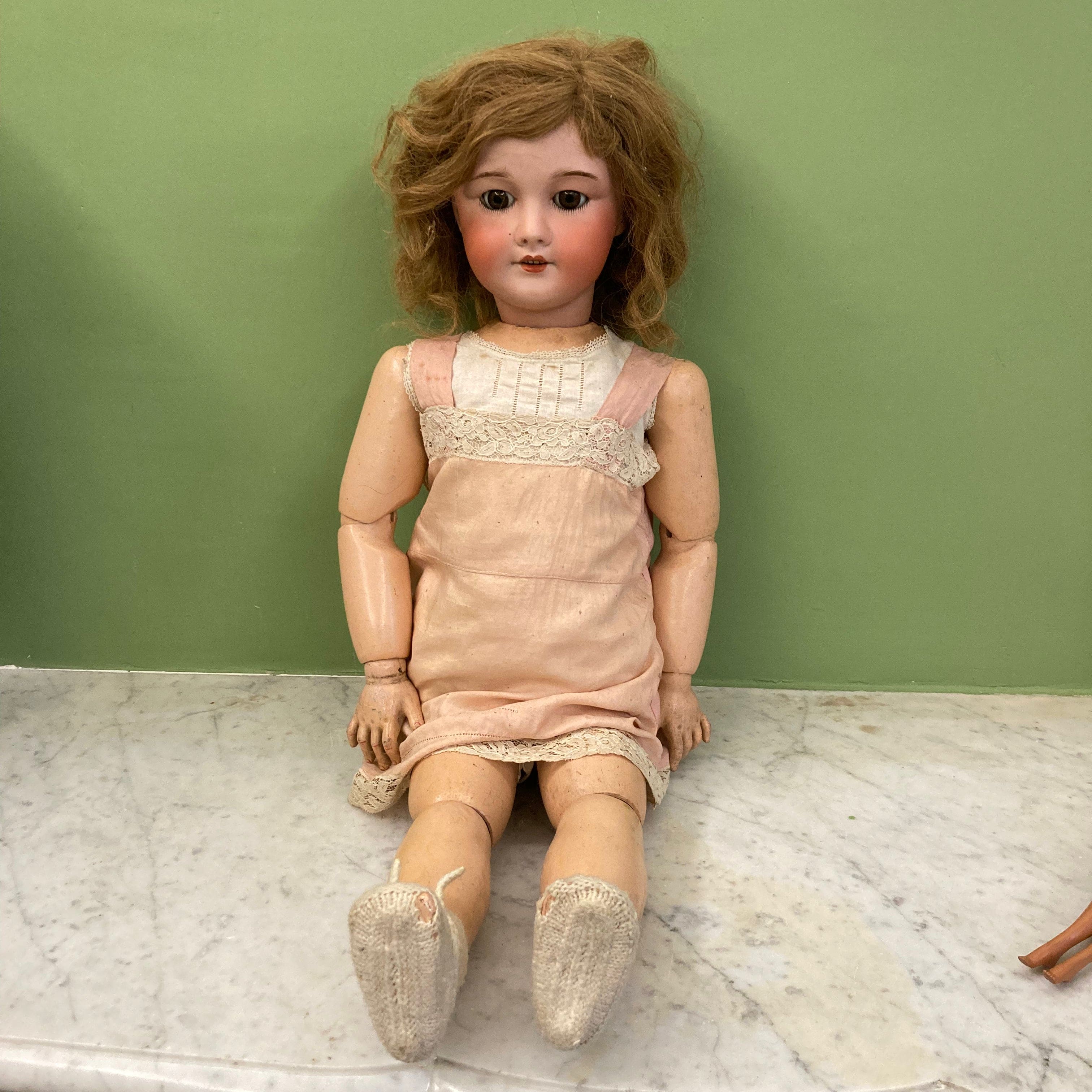 Poupée porcelaine Unis France 301 71 149 taille 11