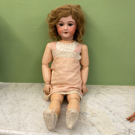 Poupée porcelaine Unis France 301 71 149 taille 11