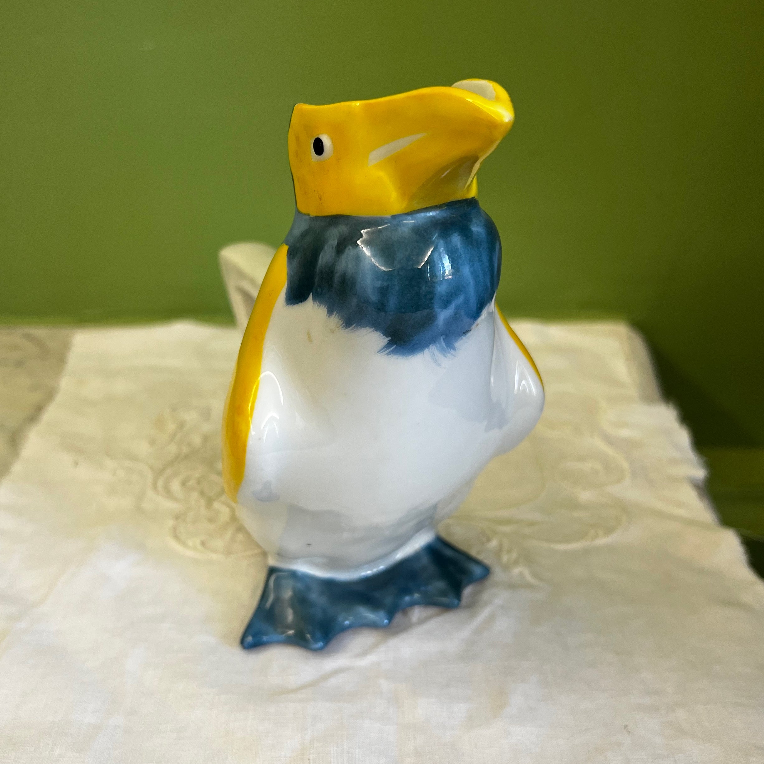 Ancien pichet en porcelaine en forme de pingouin par Sandoz.