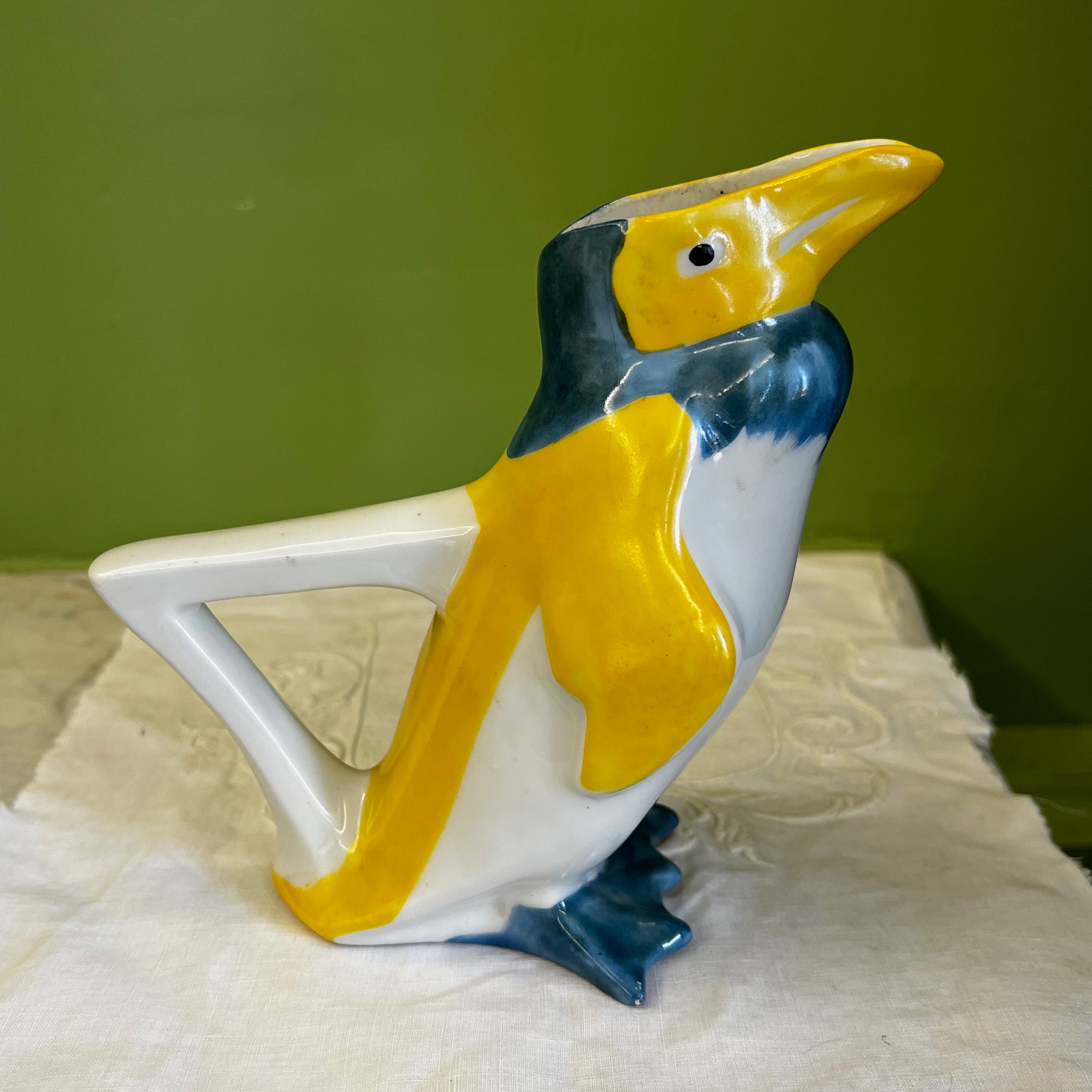 Ancien pichet en porcelaine en forme de pingouin par Sandoz.