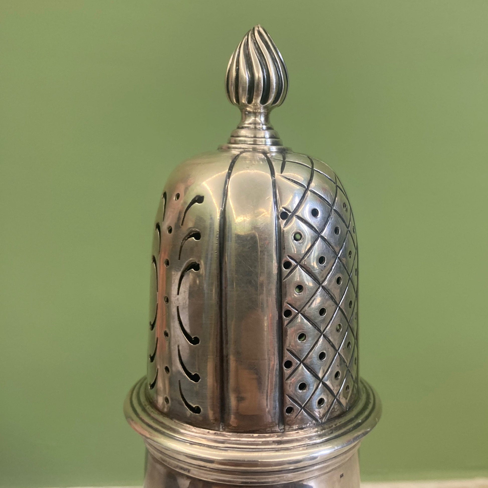 Saupoudreuse en argent massif Anglais Sheffield