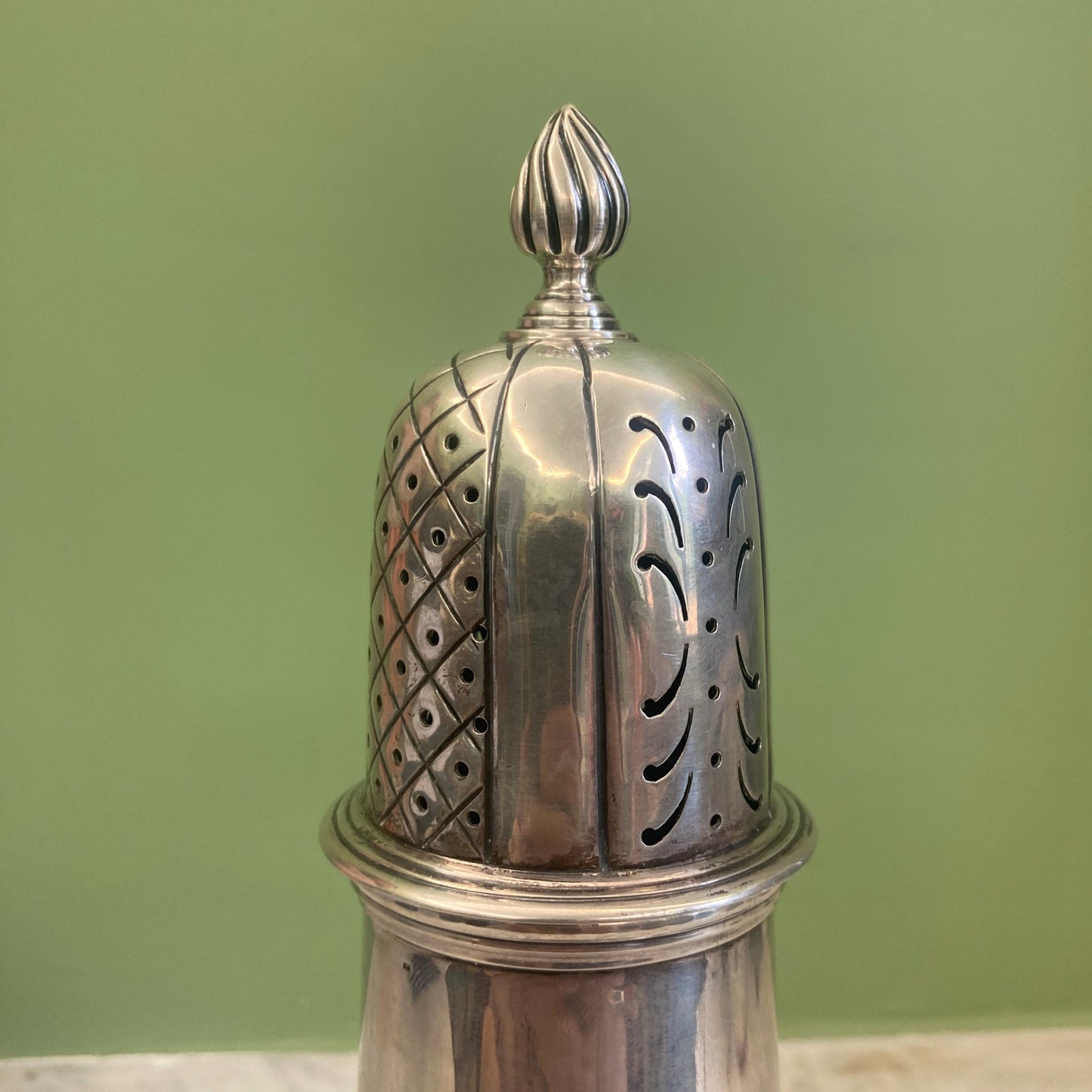 Saupoudreuse en argent massif Anglais Sheffield